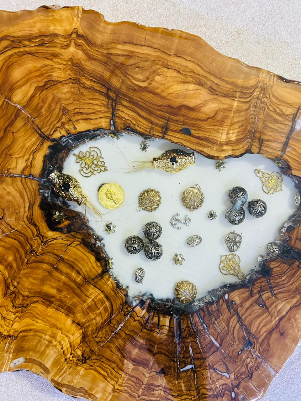 Live Edge Olive Wood Resin Side Table – White Resin Vintage Coins, 20.1 × 14.2 in (One of a Kind, T63) 1-gvZwjcS-ok4v5Wb8gDvk2IfUJ_0jxLl