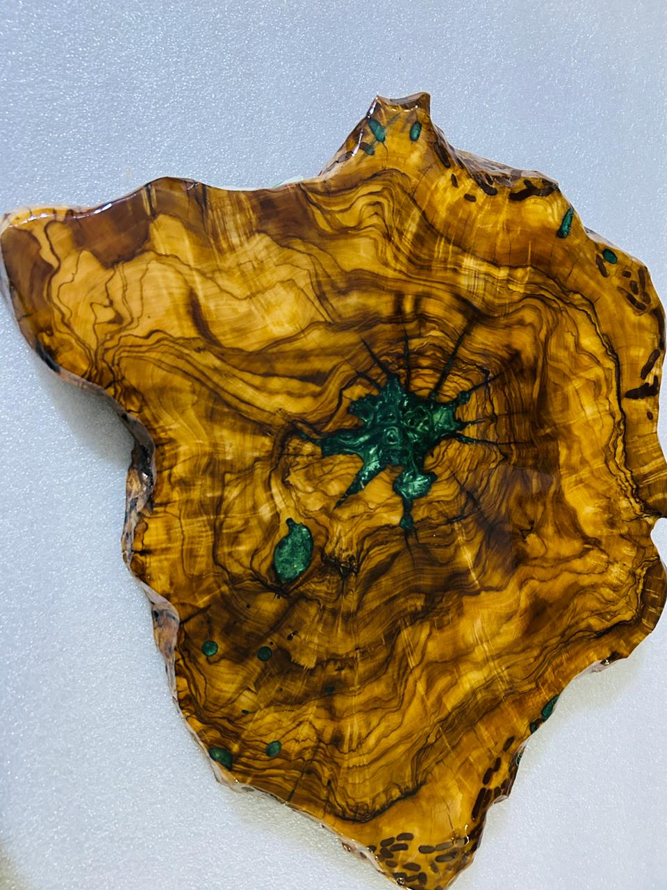 Live Edge Olive Wood Resin Side Table – Emerald Green Star Resin, 19.7 × 15 in (One of a Kind, T57) 10cOg-vl-ApBmV5Uo429W8B7XQL5n2evZ