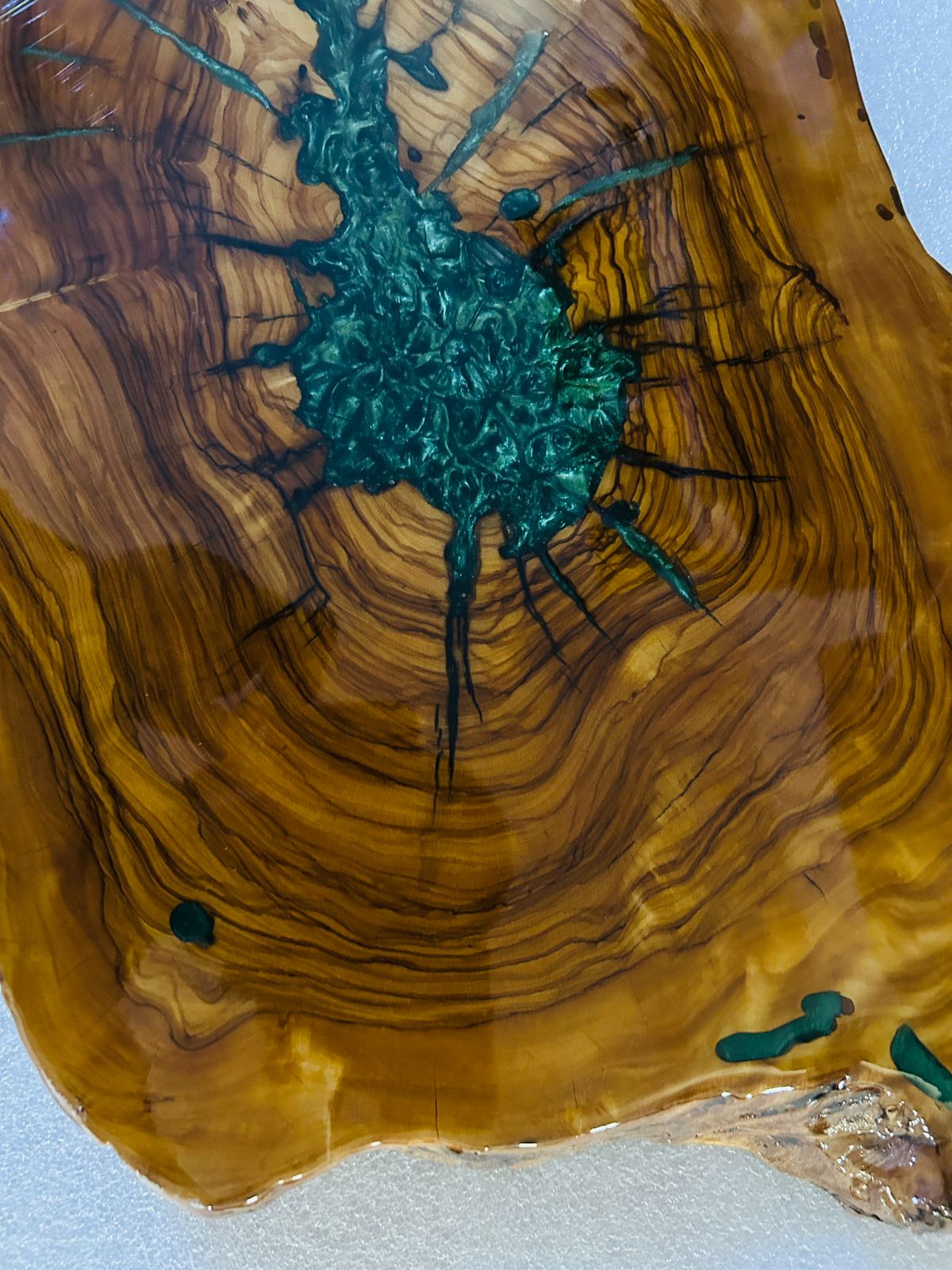 Live Edge Olive Wood Resin Side Table – Green Malachite Starburst Resin, 18.1 × 14.6 in (One of a Kind, T54) 10o-6ocDJq9I_r2REp44K1d4r0d5A4hav