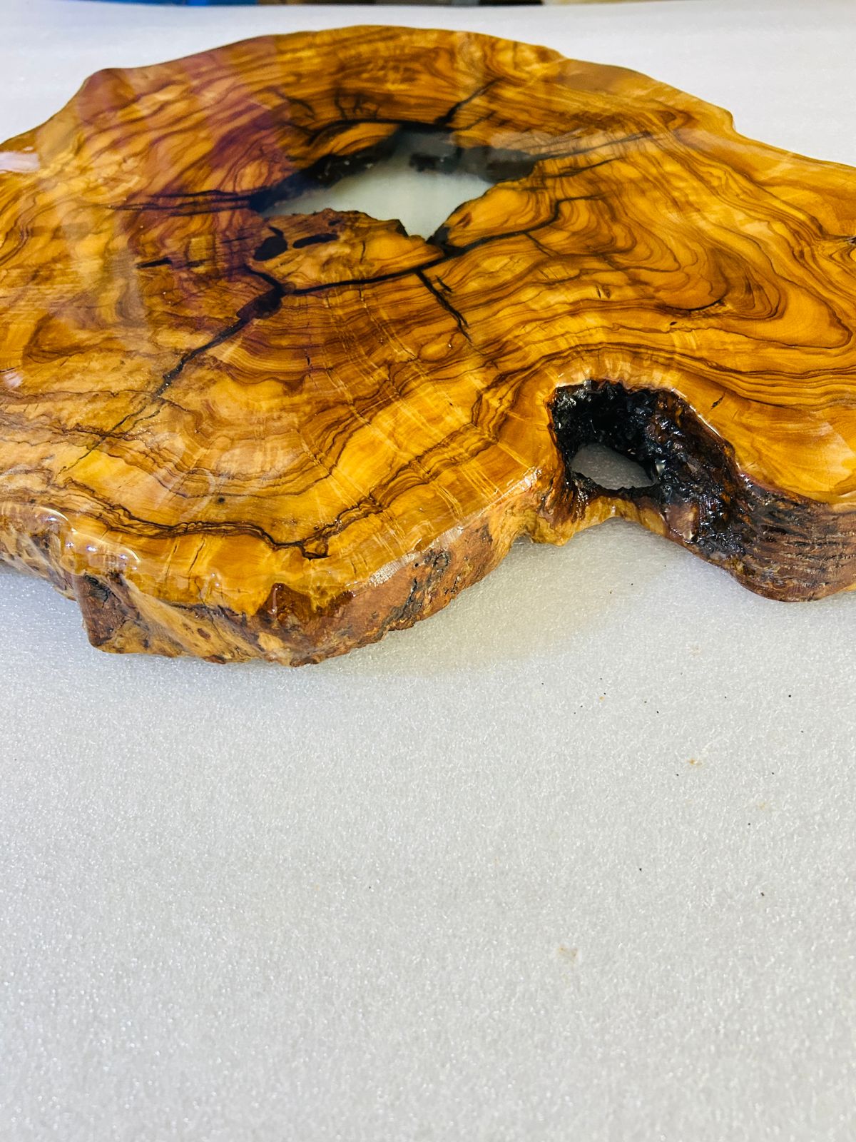 Live Edge Olive Wood Resin Side Table – White Resin Center, 23.6 × 22 in (One of a Kind, T35) 11oYB3YBJS86f7lIskyipXYSnunPyekwD
