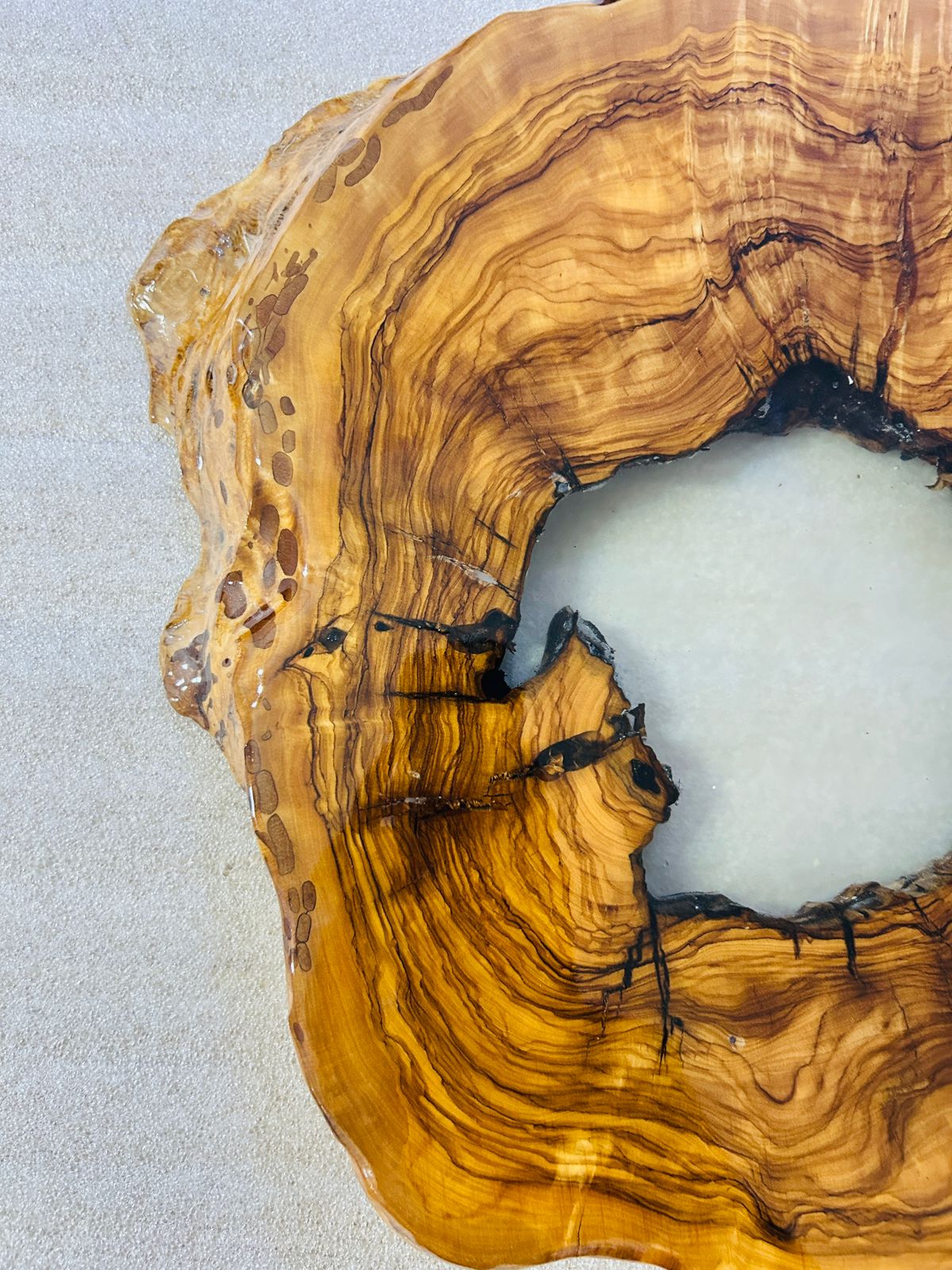 Live Edge Olive Wood Resin Side Table – White Resin Center, 15.7 × 15.7 in (One of a Kind, T25) 142PJbHSZRrMunb3TcP-bIBZTF9myKhKQ