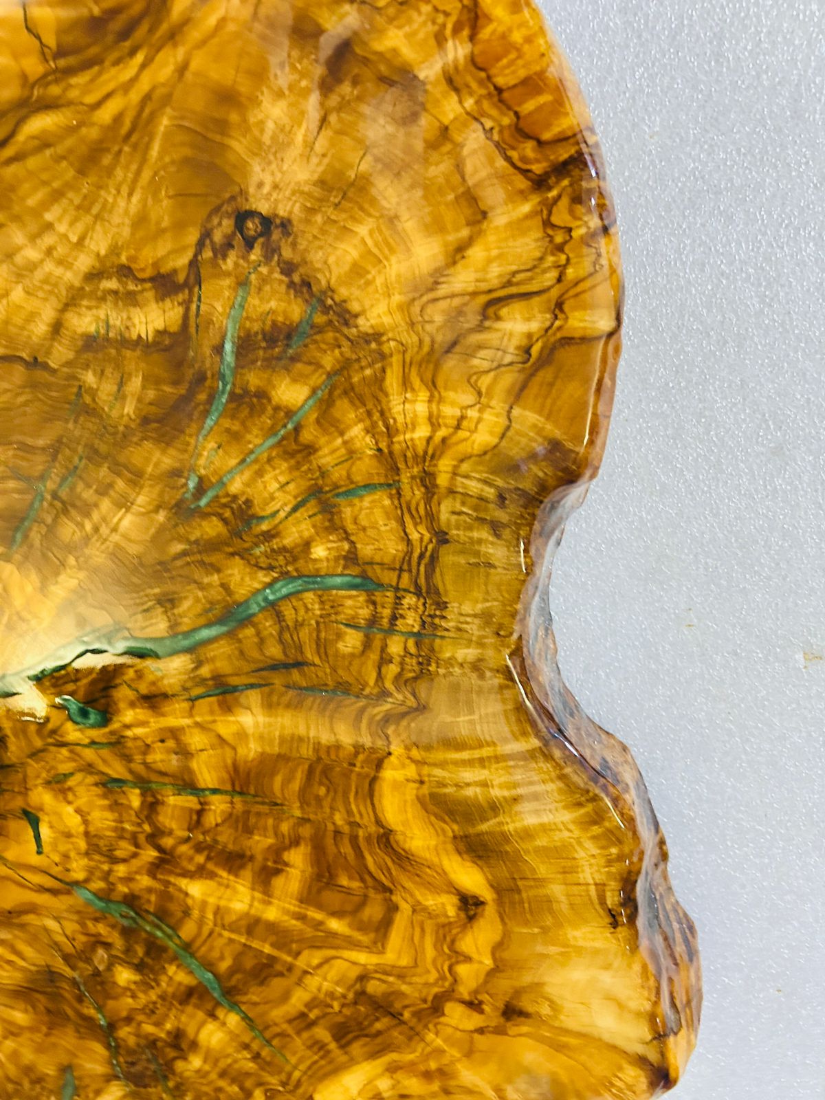 Live Edge Olive Wood Resin Side Table – Emerald Green Resin Veins, 21.7 × 19.7 in (One of a Kind, T31) 14KSGqbZfzHqmsYJy1xtHitv62BaSxNUw