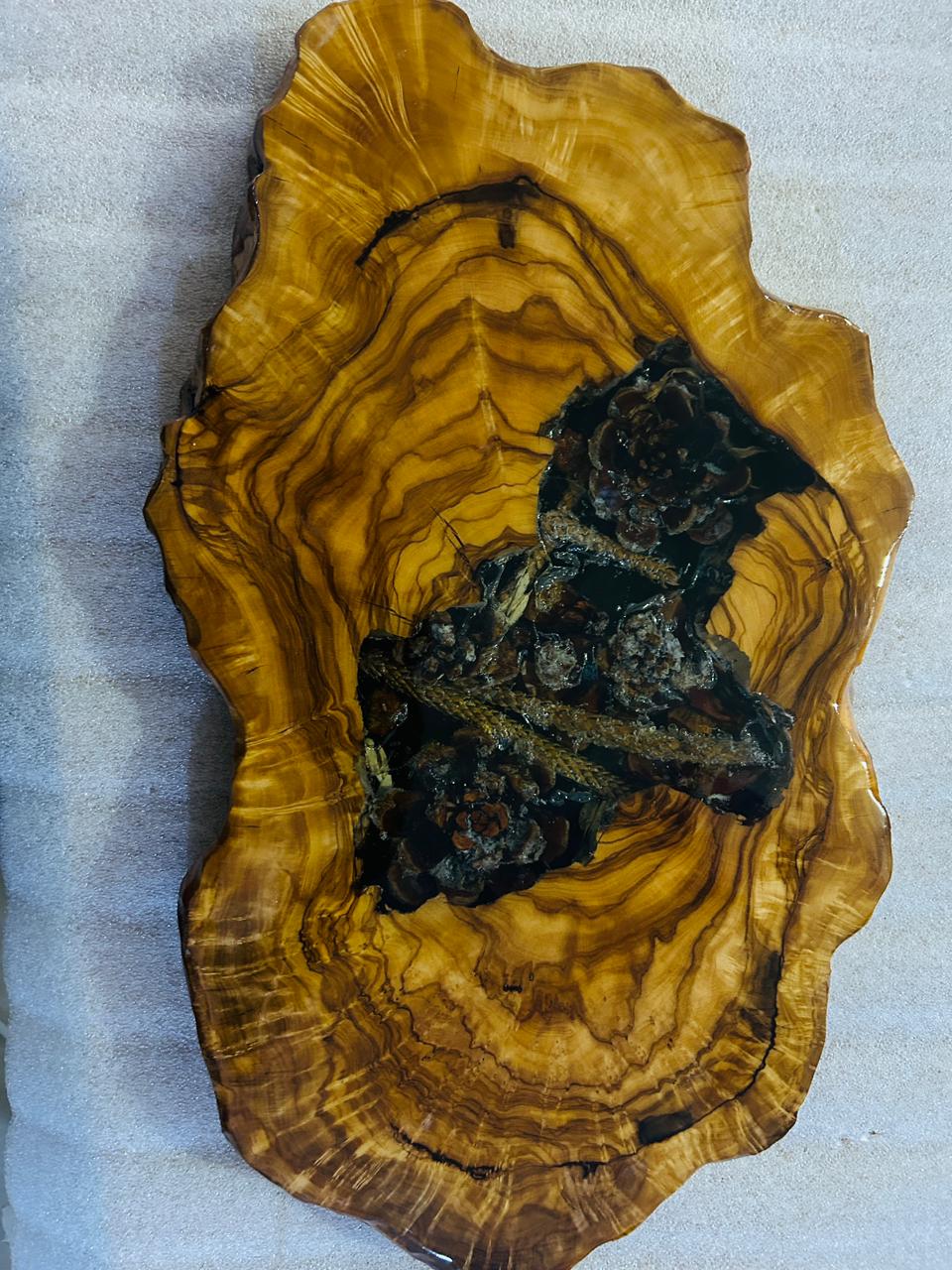 Live Edge Olive Wood Resin Side Table – Pine Cone Black Resin, 20.9 × 12.6 in (One of a Kind, T53) 14e8zDrAZB23uQ-ApTzNGL5x_s9coDS8I