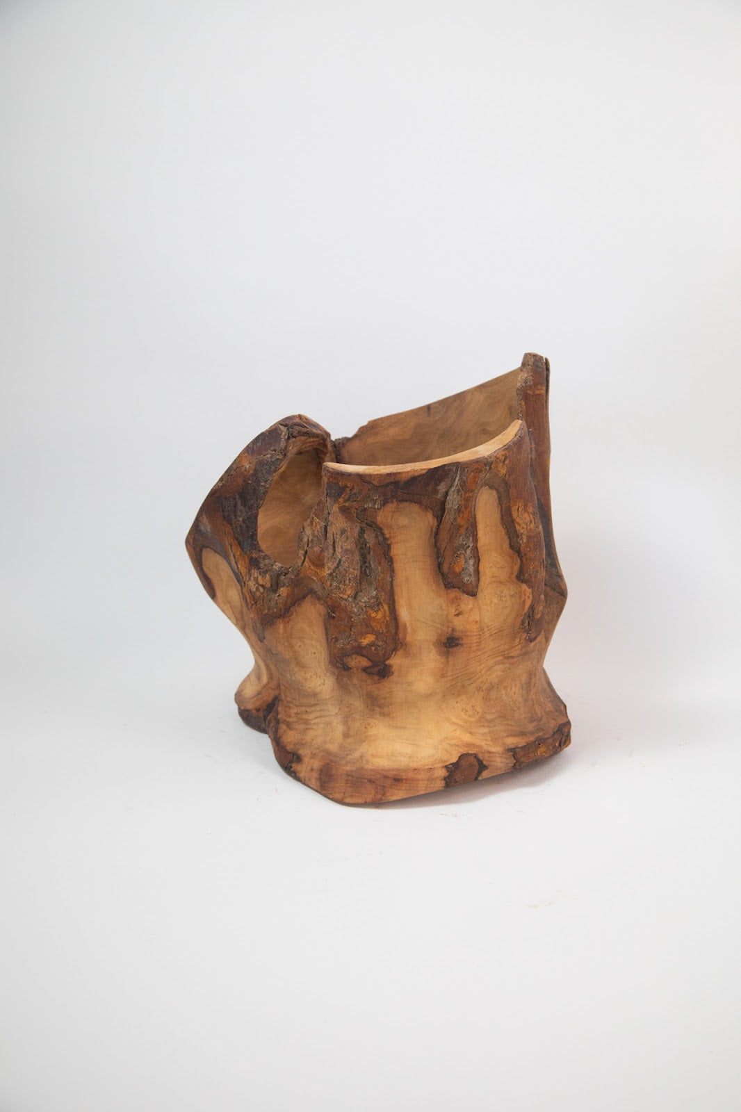 Olive Wood Centerpiece Bowl – Hand-Carved Root Burl Sculpture, 13.8 × 13 × 15 in (One of a Kind, No. 117) 16lw0BcKgRBtUE9gdevOyg5gPpNtu52G0