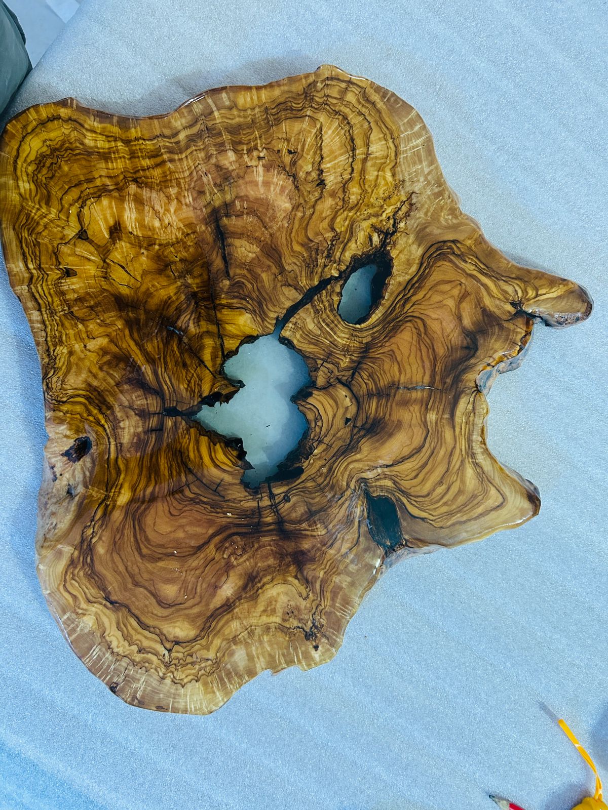 Live Edge Olive Wood Resin Side Table – White Resin Center, 22.8 × 20.9 in (One of a Kind, T19) 16tRj1f_gRWjetGthgHV-71hZGUIbrtjP