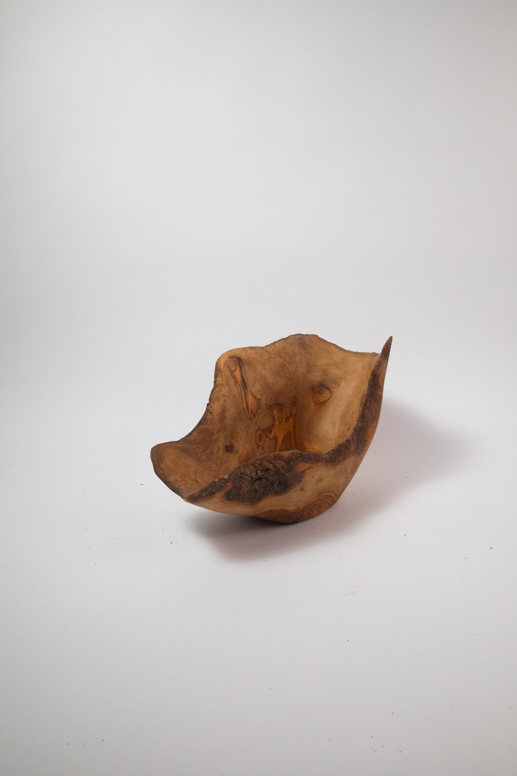 Olive Wood Centerpiece Bowl – Hand-Carved Root Burl Sculpture, 21.7 × 10.2 × 10.6 in (One of a Kind, No. 136) 1BLhnGA2FaL3ATrv5hM2HIT3nf1j80MdT