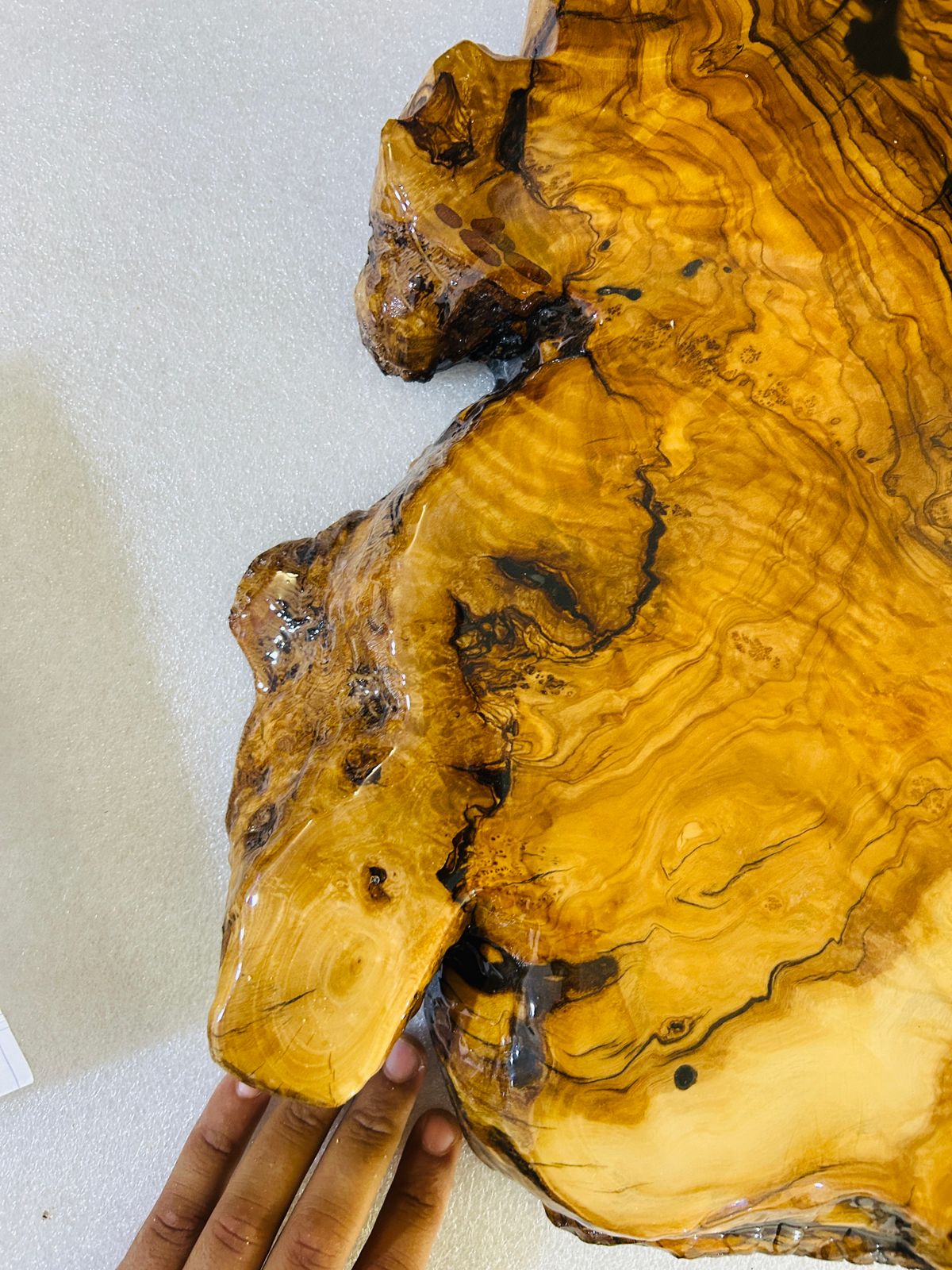Live Edge Olive Wood Resin Side Table – Black Resin Burl, 23.6 × 19.7 in (One of a Kind, T34) 1BxcL59WHjzYi-vbskTng88aazltTzmOz