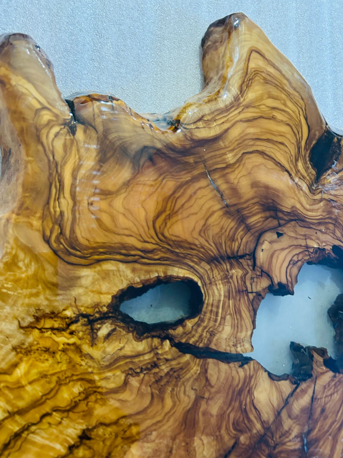 Live Edge Olive Wood Resin Side Table – White Resin Center, 22.8 × 20.9 in (One of a Kind, T19) 1Fxyb7VedacRcPlVQTNJ3CvUh1Gm0F46s