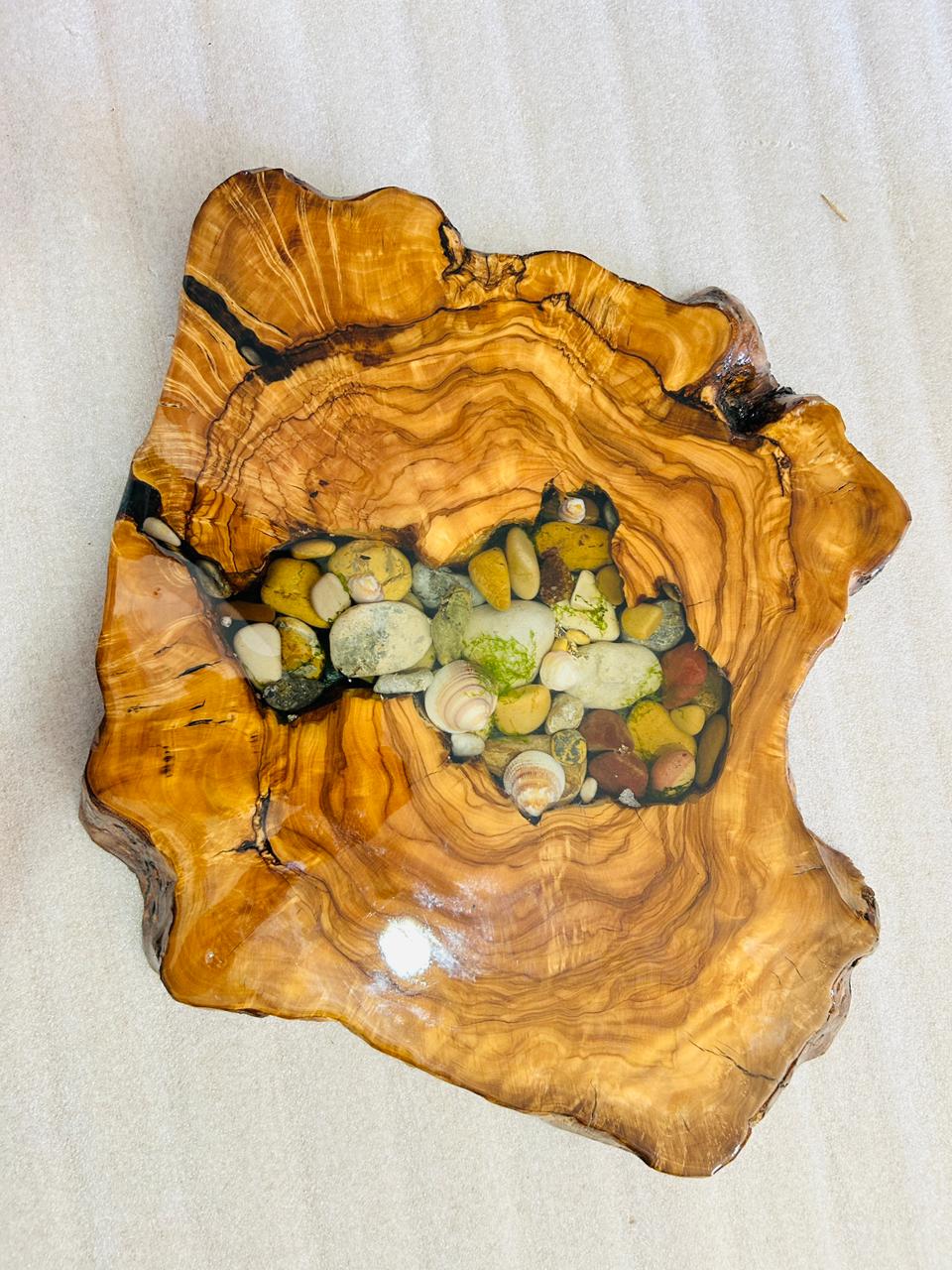 Live Edge Olive Wood Resin Side Table – Sea Shell Pebble Resin, 20.9 × 16.9 in (One of a Kind, T93) 1Hn4pSoStY7EOMhK89jy7yocQTDt4shky
