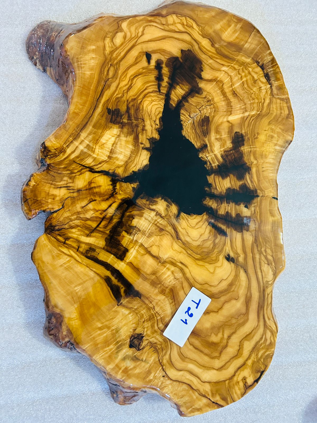 Live Edge Olive Wood Resin Side Table – Black Resin Splash, 21.7 × 13 in (One of a Kind, T21) 1IzNfkzVUA2HYyczVTS5wItykTXO6MbO4