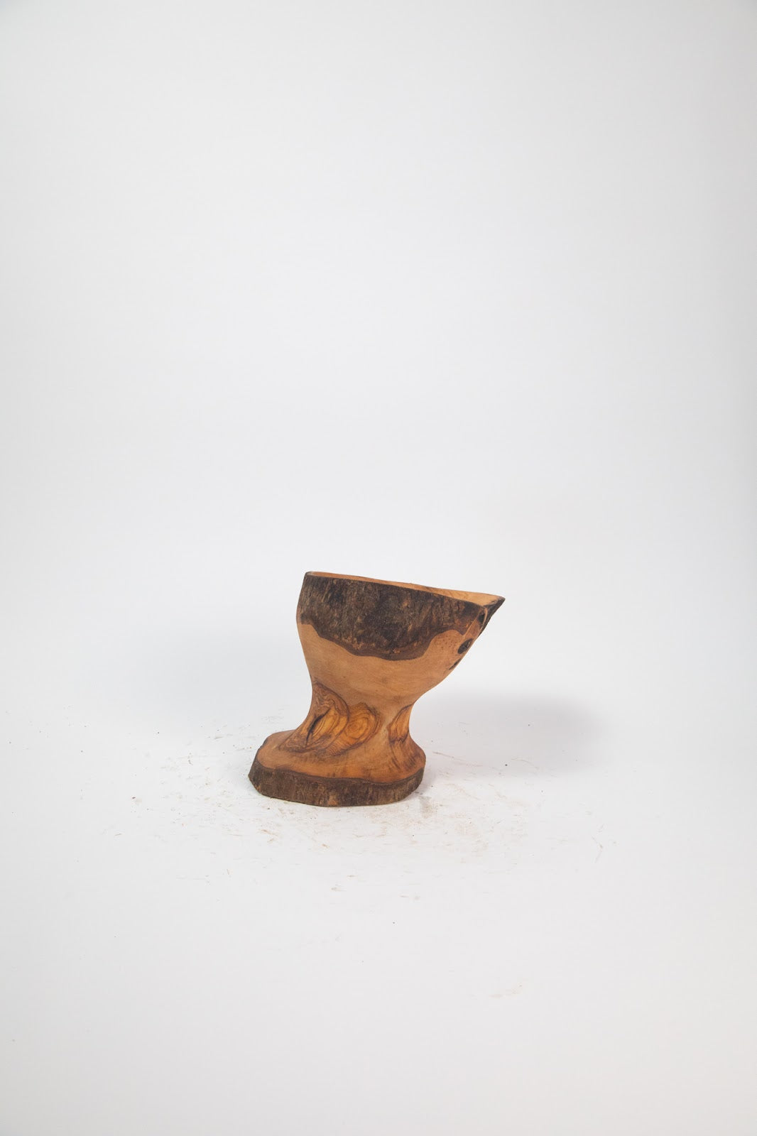 Olive Wood Centerpiece Bowl – Hand-Carved Root Burl Sculpture, 8.7 × 6.3 × 7.9 in (One of a Kind, No. 085) 1JeCRHVasuVjAgKKnvUb8IHPHmM-5tTGq