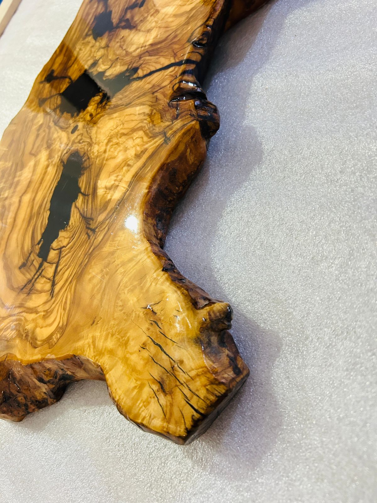 Live Edge Olive Wood Resin Side Table – Black Resin Veins, 24.4 × 14.6 in (One of a Kind, T26) 1MvtjIJ8w6bPojTXwI5XXsK7iZEIURT9X