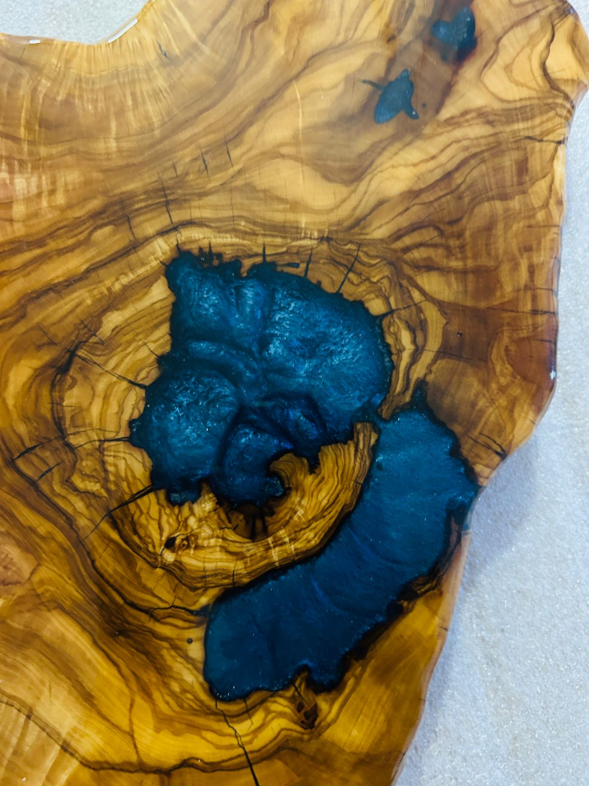 Live Edge Olive Wood Resin Side Table – Blue Resin Inlay, 14.2 × 12.6 in (One of a Kind, T22) 1Ohnz121PQea0otQE_sQfBvEHl9fDVA9W