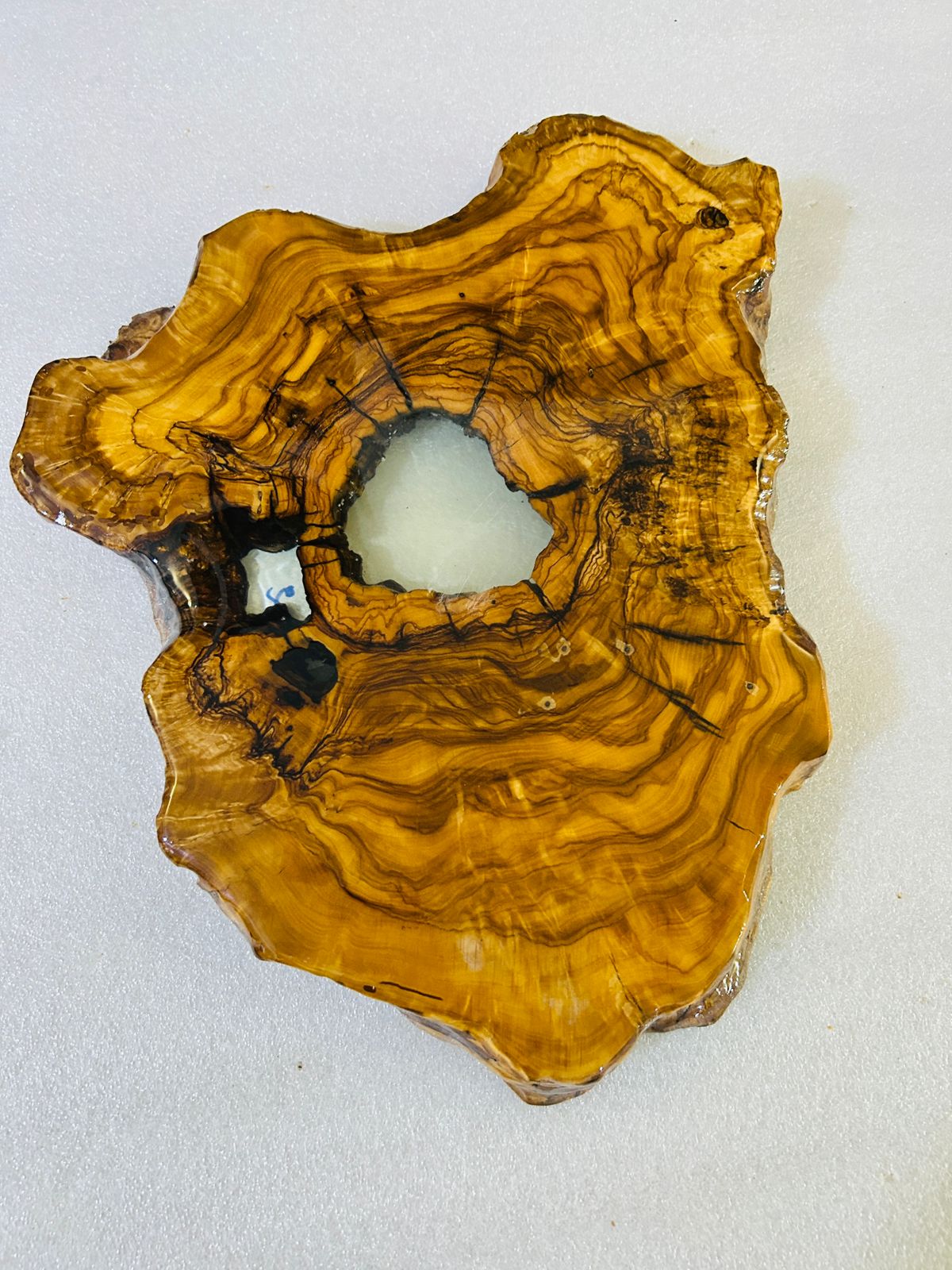 Live Edge Olive Wood Resin Side Table – White Resin Center, 17.7 × 13.8 in (One of a Kind, T30) 1PRMp7PkIJ1Tw8hoo7QEdo7P4sdyEXMaE