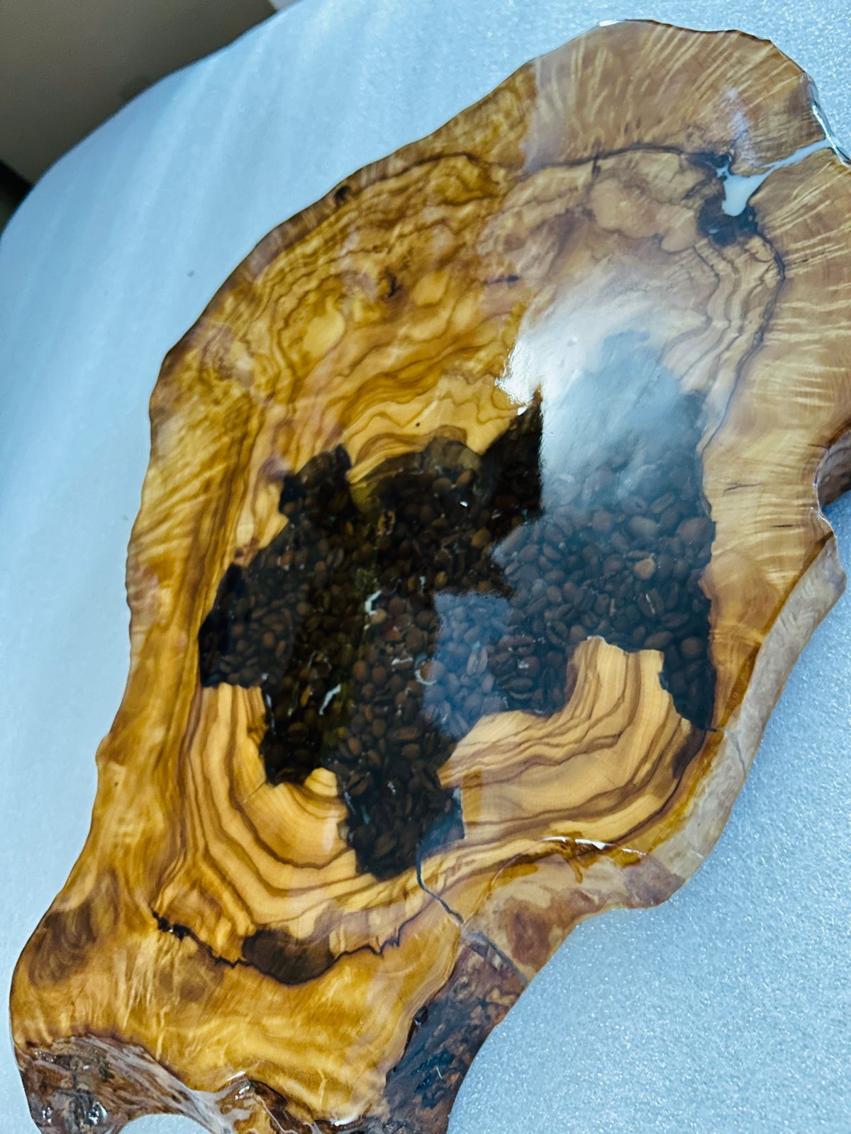 Live Edge Olive Wood Resin Side Table – Coffee Bean Resin, 22.8 × 15 in (One of a Kind, T4) 1Rc8uXYrNOgRdxcvJdsvT29PkbXWt2IAK