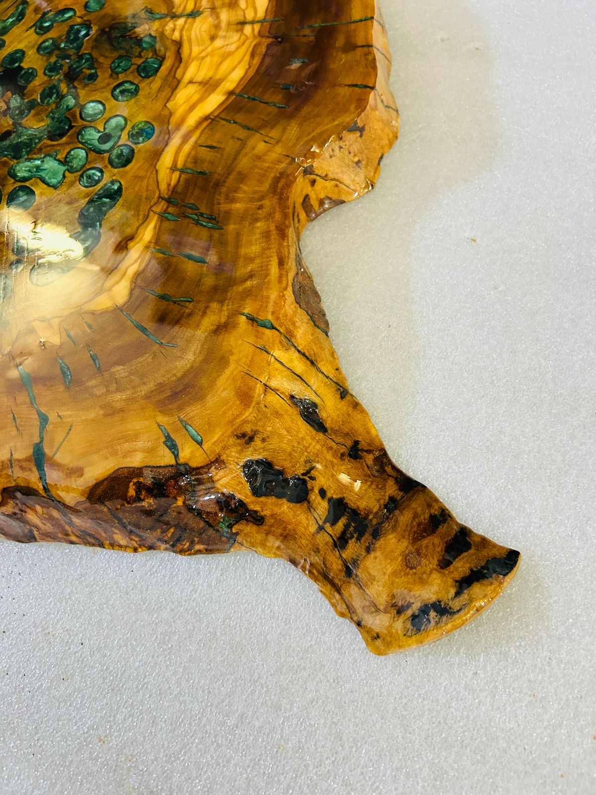 Live Edge Olive Wood Resin Side Table – Green Malachite Resin, 19.7 × 14.2 in (One of a Kind, T33) 1TWMBpmG2NT2cp-l1J71os9tCzQ9LgH7a