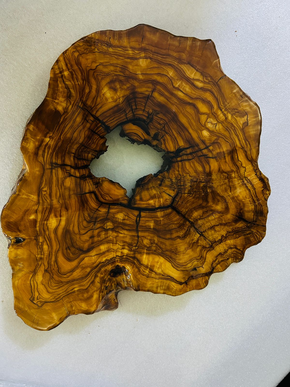 Live Edge Olive Wood Resin Side Table – White Resin Center, 22.8 × 18.9 in (One of a Kind, T41) 1Wk8FcUn1vjOJoEnP-8e_Ct8u54N-DPCQ