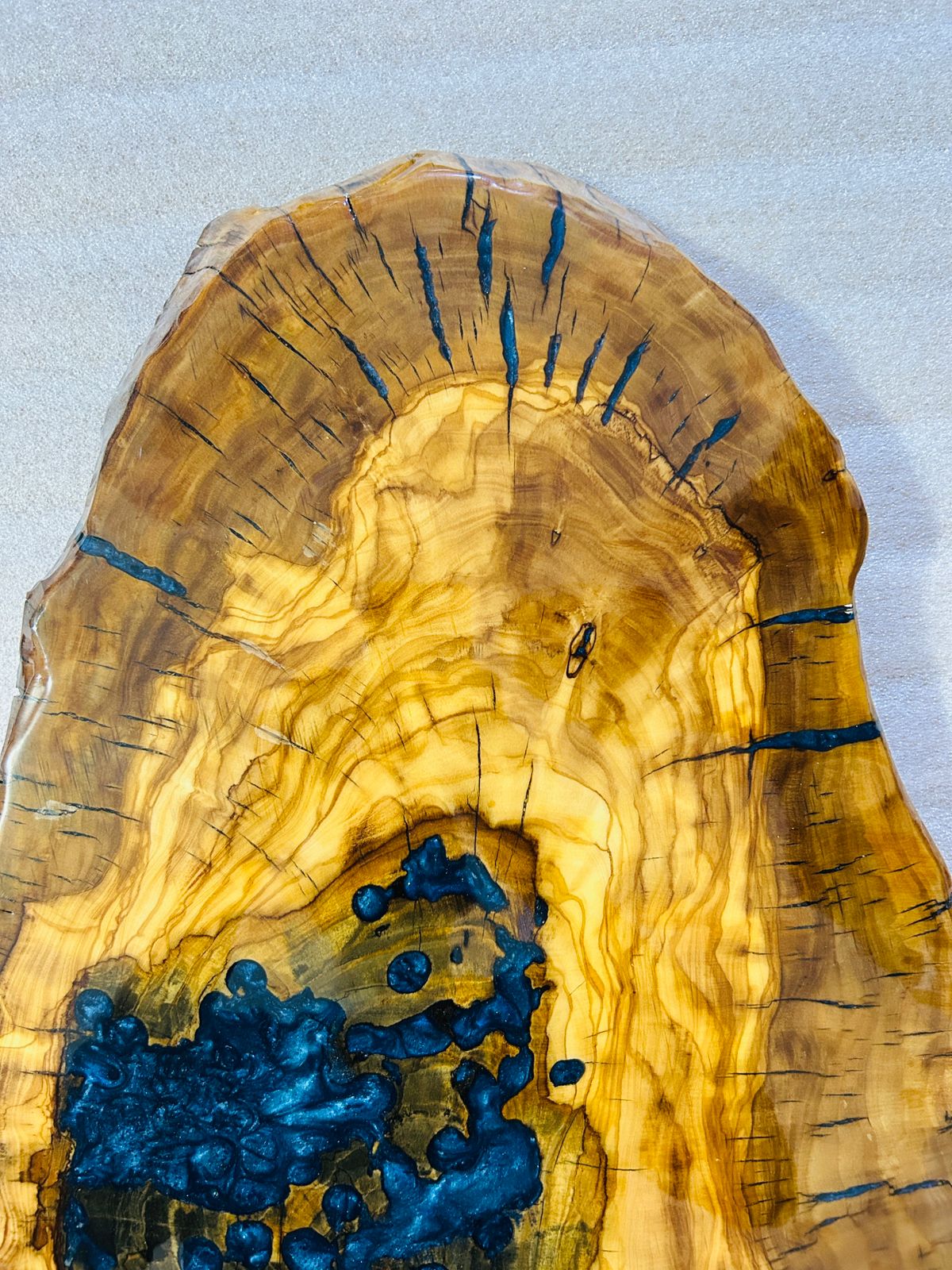 Live Edge Olive Wood Resin Small Coffee Table – Blue Resin Pool, 27.6 × 15.7 in (One of a Kind, T17) 1WusIx3ld4Cm5AMMuJFnS6sJjOIVsu-SJ