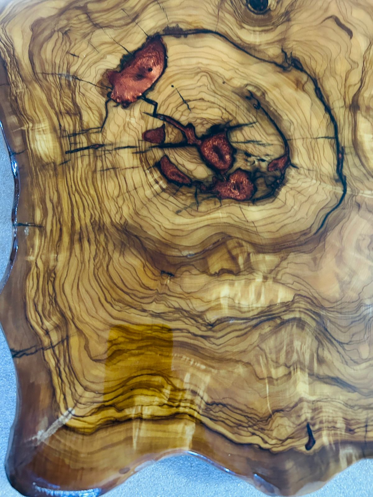Live Edge Olive Wood Resin Side Table – Copper Red Resin Inlay, 21.7 × 18.9 in (One of a Kind, T23) 1X0-wS93sVn5vmd0CAKCRrVl1AaIAWAqg