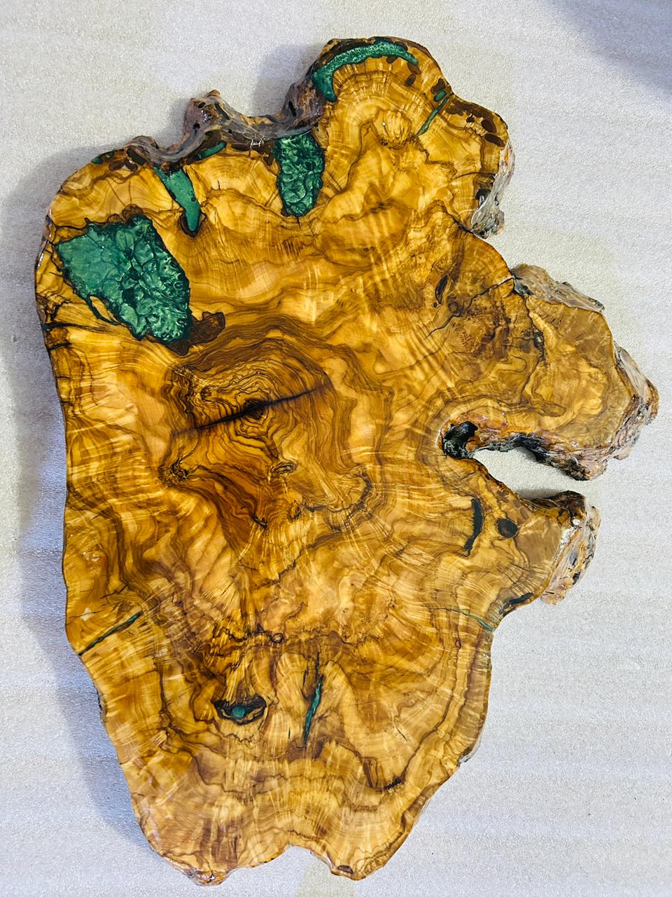 Live Edge Olive Wood Resin Small Coffee Table – Emerald Green Resin Edge, 26 × 19.7 in (One of a Kind, T68) 1X9qtZe-04_OmODDMKlEYtCoTpbhCOuqO