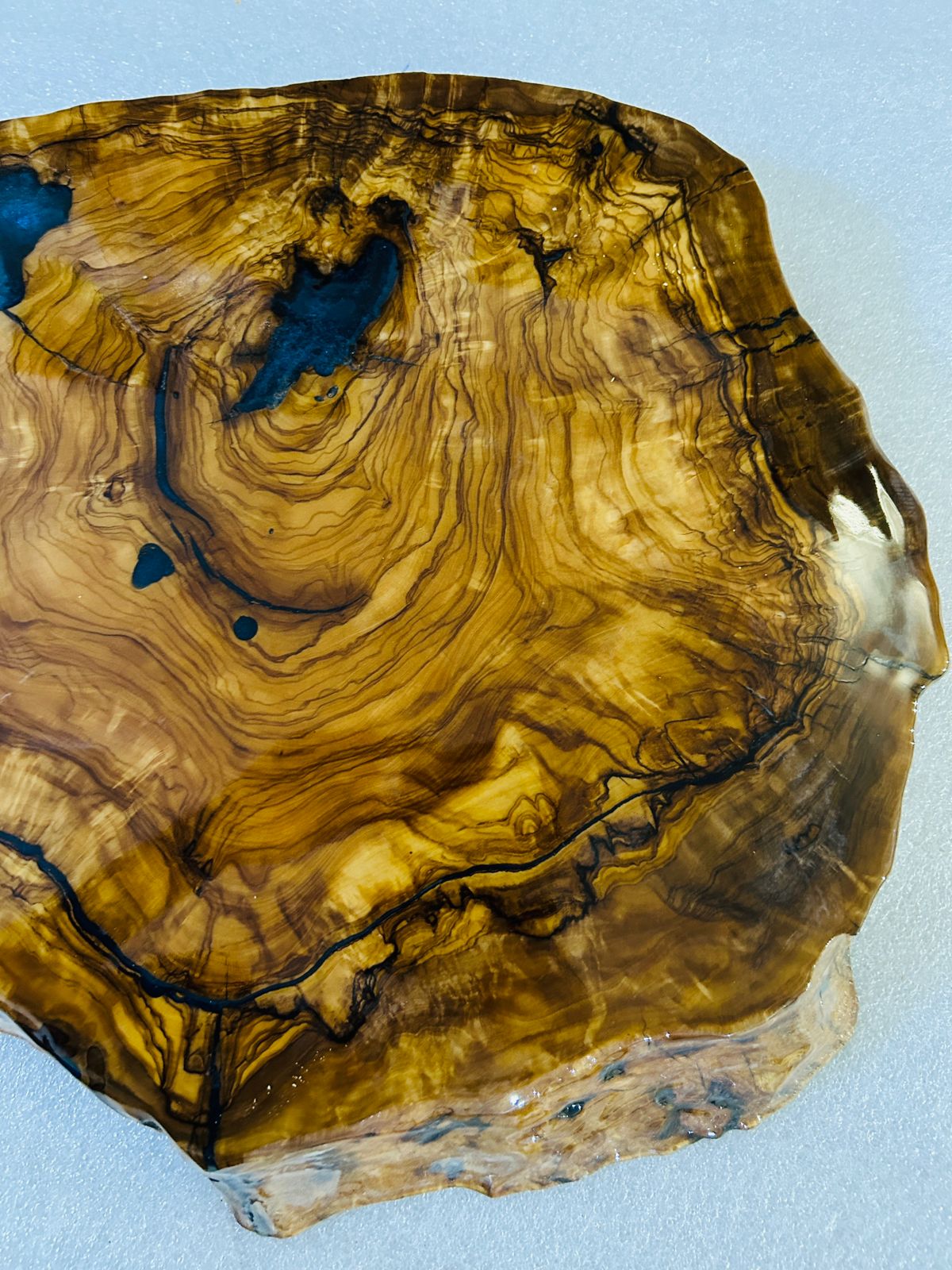 Live Edge Olive Wood Resin Side Table – Blue Resin Accents, 17.3 × 15 in (One of a Kind, T38) 1Xj4u918T7DNR6yCcVWpcRAneXNSPlz96