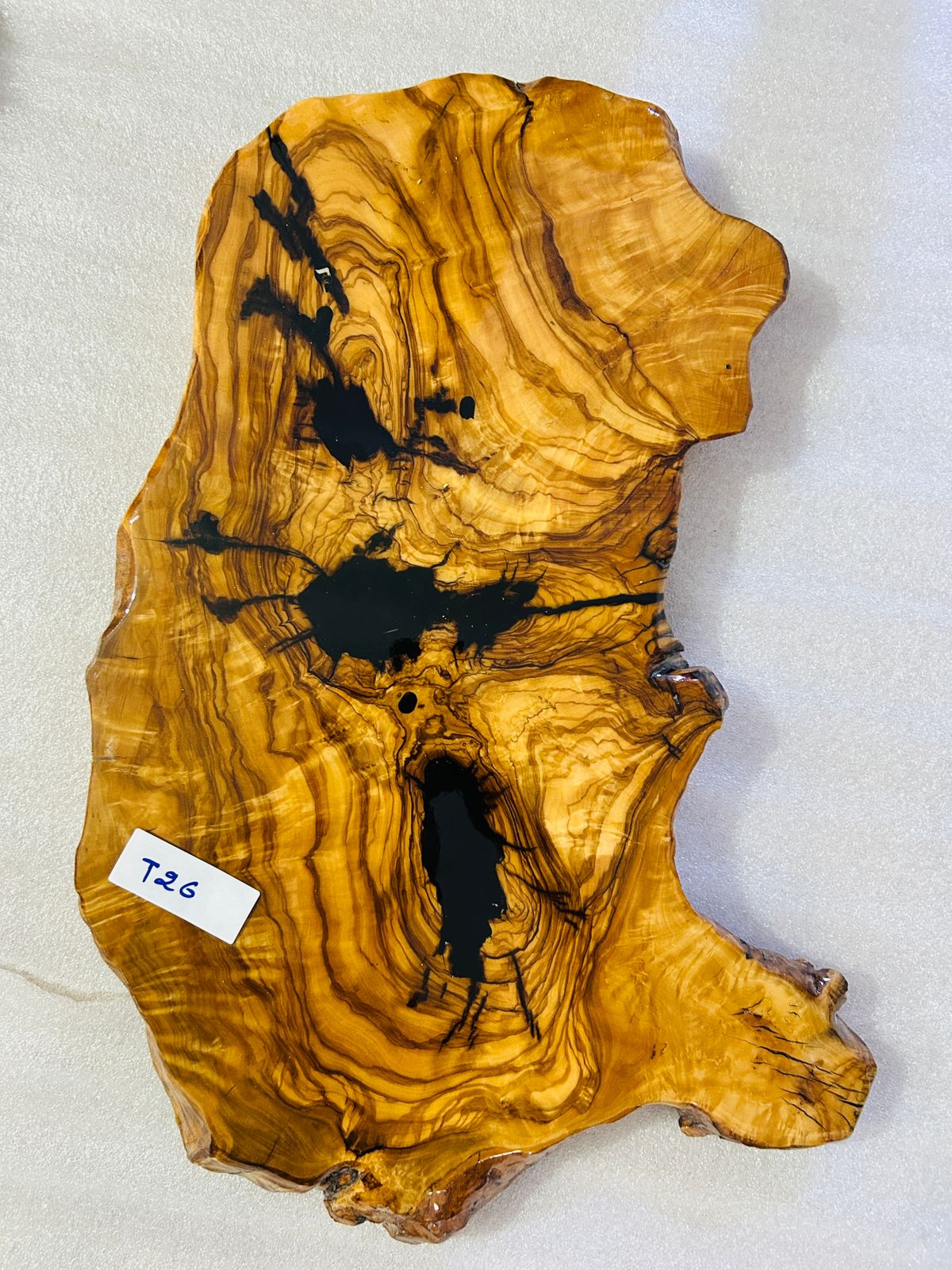 Live Edge Olive Wood Resin Side Table – Black Resin Veins, 24.4 × 14.6 in (One of a Kind, T26) 1ZtltgWDvZhvrgNj3JIGJGxrpZhIEpc05