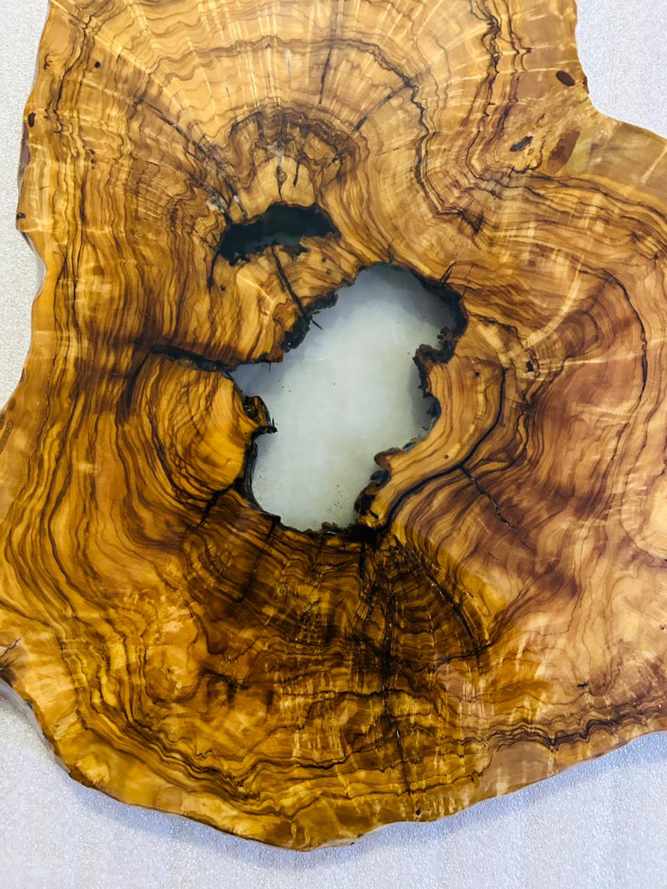 Live Edge Olive Wood Resin Side Table – White Resin Center, 19.7 × 17.7 in (One of a Kind, T59) 1aVYMMzFK-w2CnKs6PFMUuzfJ4UaSVrfI