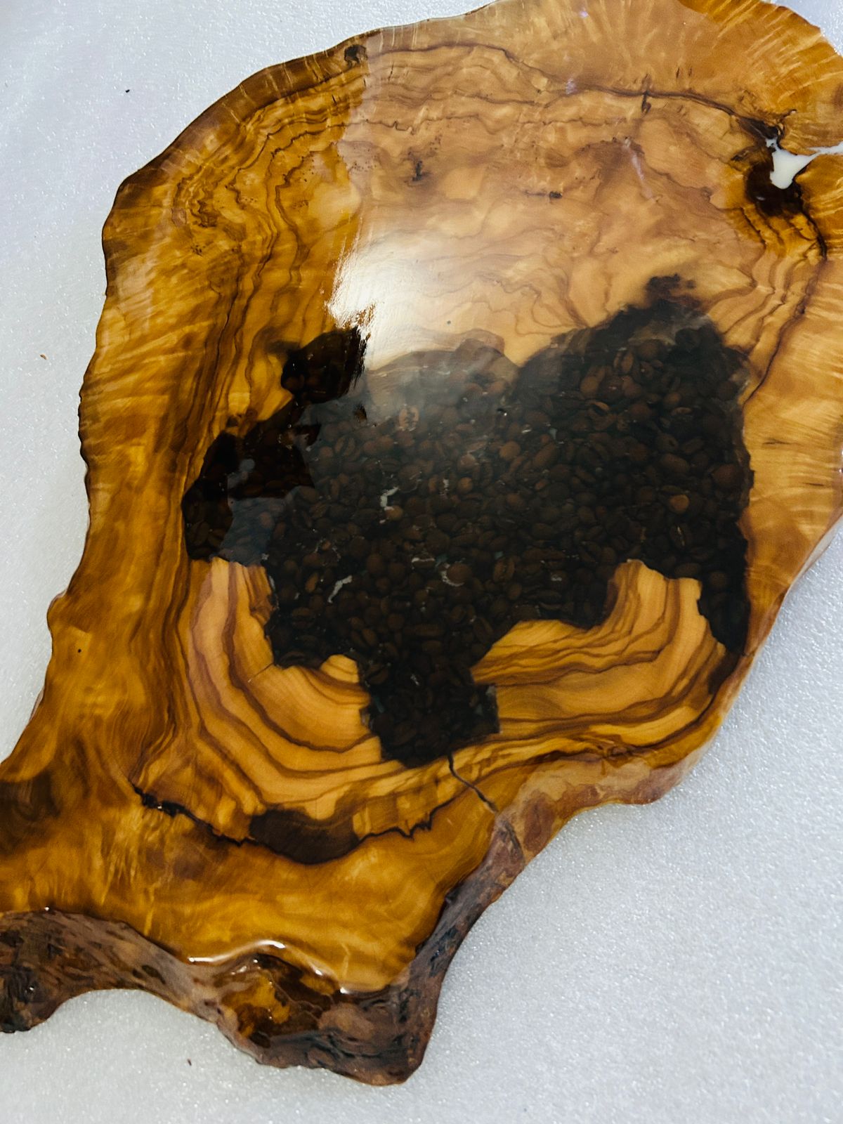Live Edge Olive Wood Resin Side Table – Coffee Bean Resin, 22.8 × 15 in (One of a Kind, T4) 1ajBjg0kr0L2aeo2ST23QLOUKLYNVxVkL