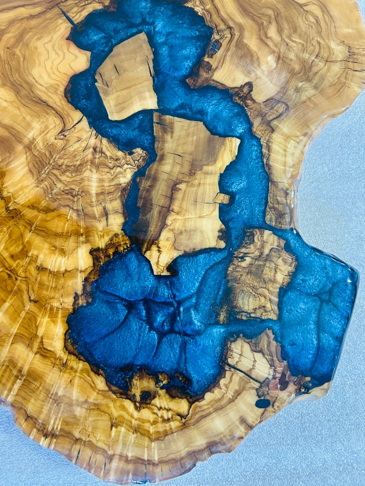 Live Edge Olive Wood Resin Side Table – Electric Blue Resin River, 19.3 × 14.6 in (One of a Kind, T20) 1e5eZx5N9AVY0ozioX1qez75mEZB-gn3Z