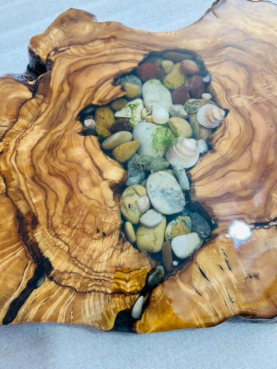 Live Edge Olive Wood Resin Side Table – Sea Shell Pebble Resin, 20.9 × 16.9 in (One of a Kind, T93) 1eeCDJMTrmWZsYaaMl8vr9uB6Jr_NBaxi