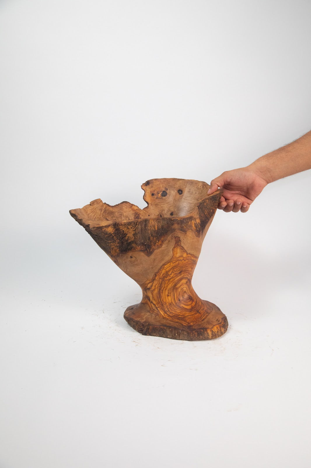 Olive Wood Centerpiece Bowl – Hand-Carved Root Burl Sculpture, 15 × 10.6 × 13 in (One of a Kind, No. 109) 1fjNMCZK2OdAwL6r_2PjoV65oWRctsdeD