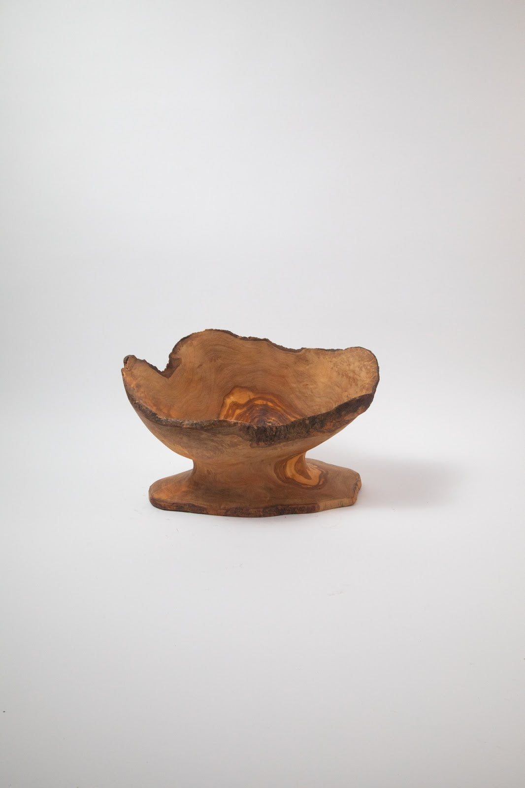 Olive Wood Centerpiece Bowl – Hand-Carved Root Burl Sculpture, 15.7 × 9.8 × 10.2 in (One of a Kind, No. 026) 1hcrttuVMcoSkqByPygW5EJ_Le4dk39nC