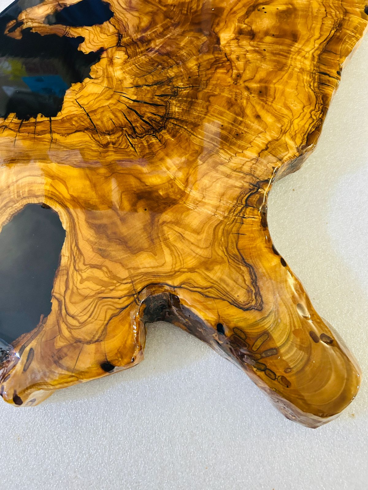 Live Edge Olive Wood Resin Side Table – Black Resin Live Edge, 24.4 × 17.3 in (One of a Kind, T27) 1jN2U7jQWjukg_IRlewTw9_Tmr5wMTKhd