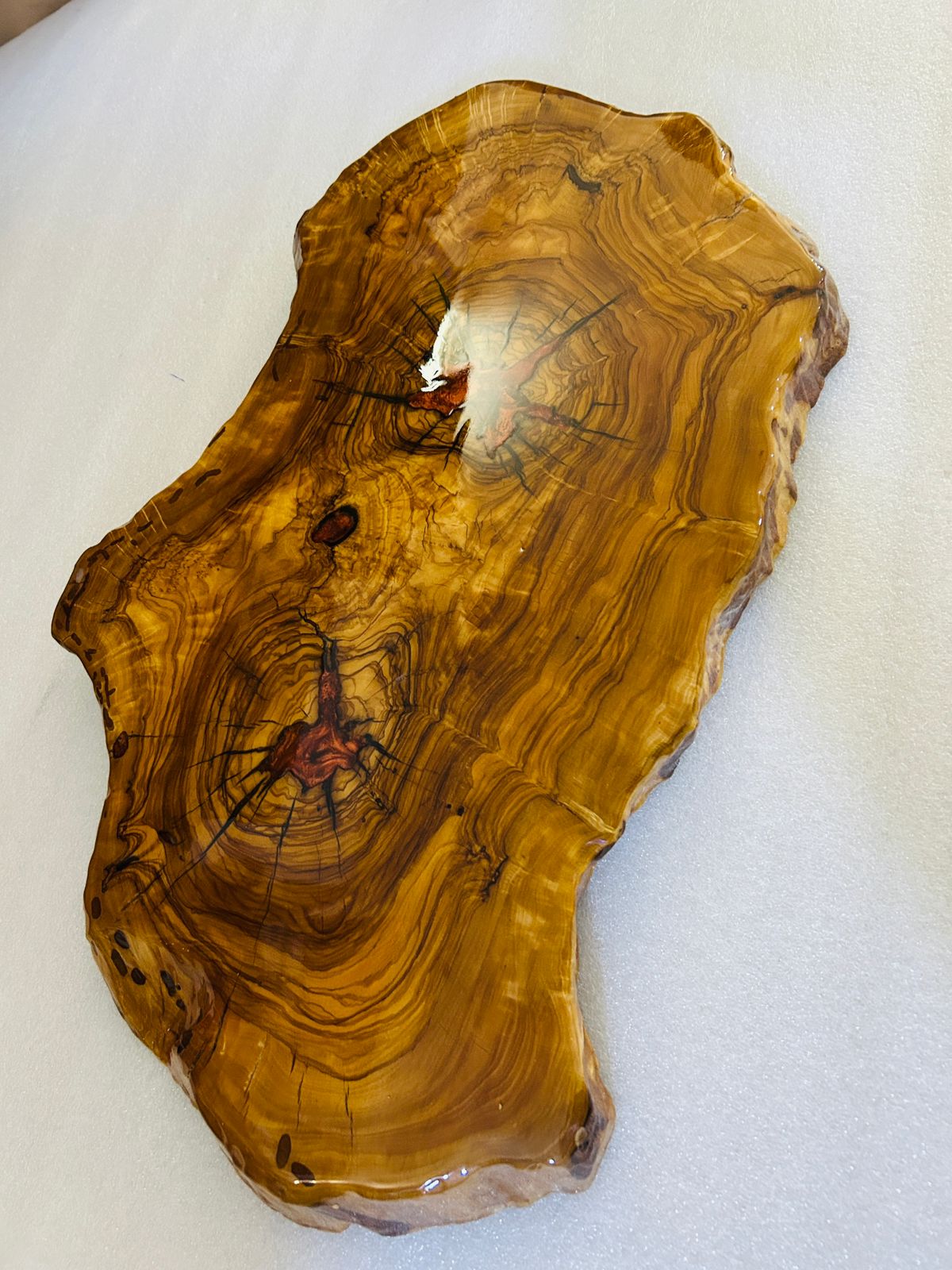 Live Edge Olive Wood Resin Side Table – Red Resin Accents, 23.6 × 13.8 in (One of a Kind, T11) 1le-MRj-u-Sl-hH-vSxpaBrBhxH85gi6R