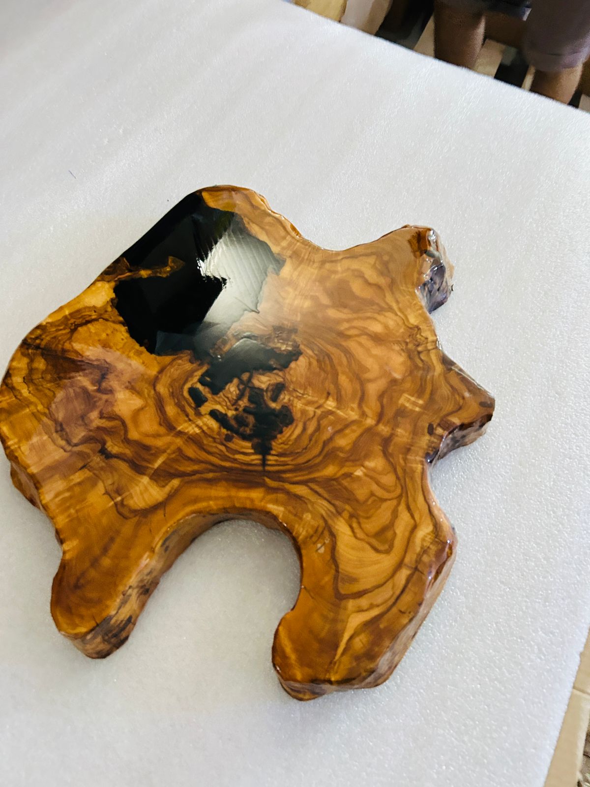 Live Edge Olive Wood Resin Side Table – Black Resin Pour, 18.9 × 15 in (One of a Kind, T9) 1nbBoXzHU5weqTD9vuw-xsalk3Vt5t65S