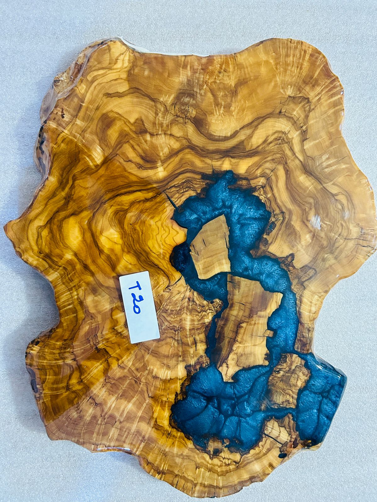 Live Edge Olive Wood Resin Side Table – Electric Blue Resin River, 19.3 × 14.6 in (One of a Kind, T20) 1oXAVNtRf9igbtZNCIFLL4YOLZ2RUP4Aj
