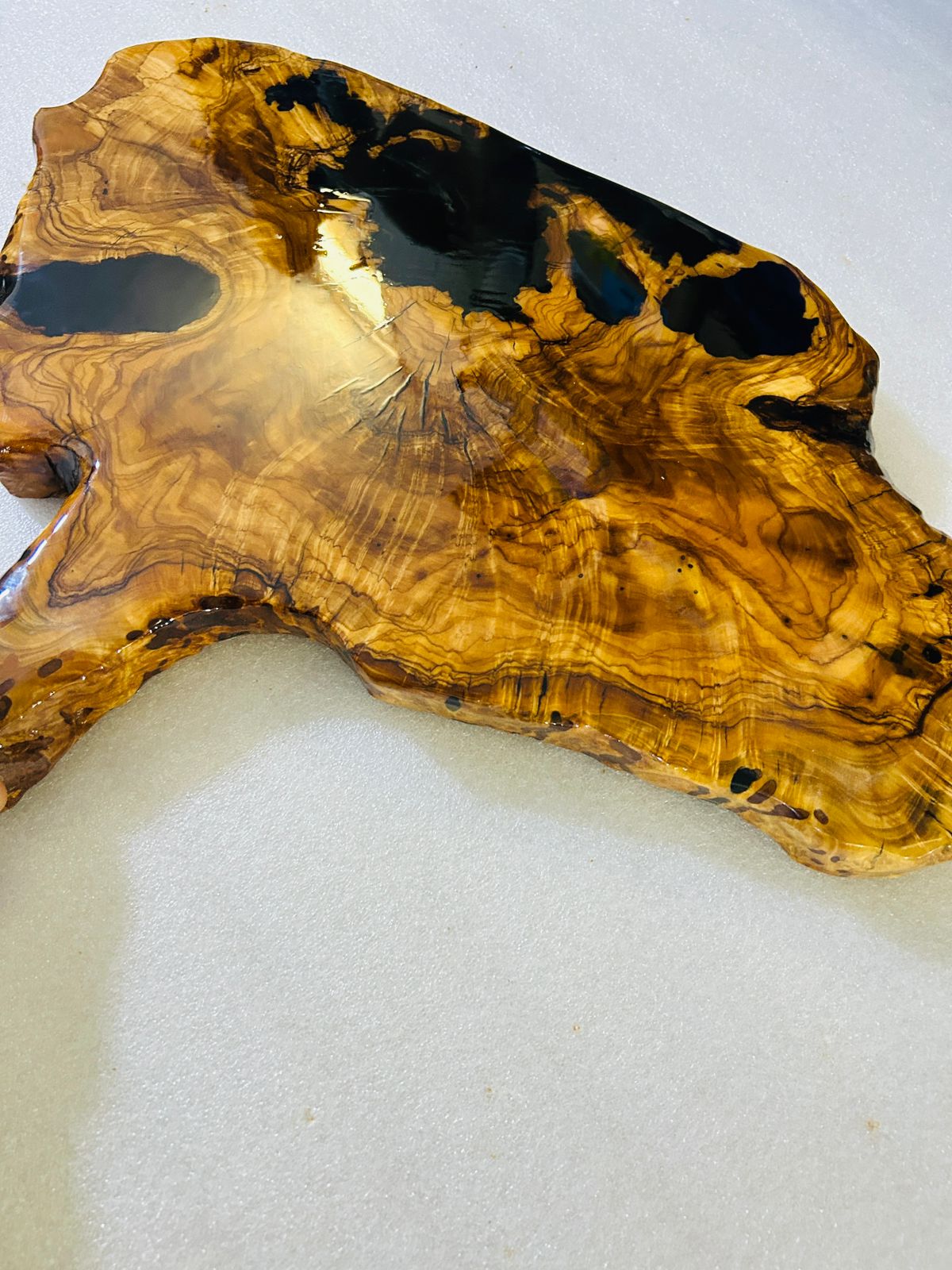 Live Edge Olive Wood Resin Side Table – Black Resin Live Edge, 24.4 × 17.3 in (One of a Kind, T27) 1pRdZ22eQoPMx_WiEpIOjPVOmM7FQwWQn