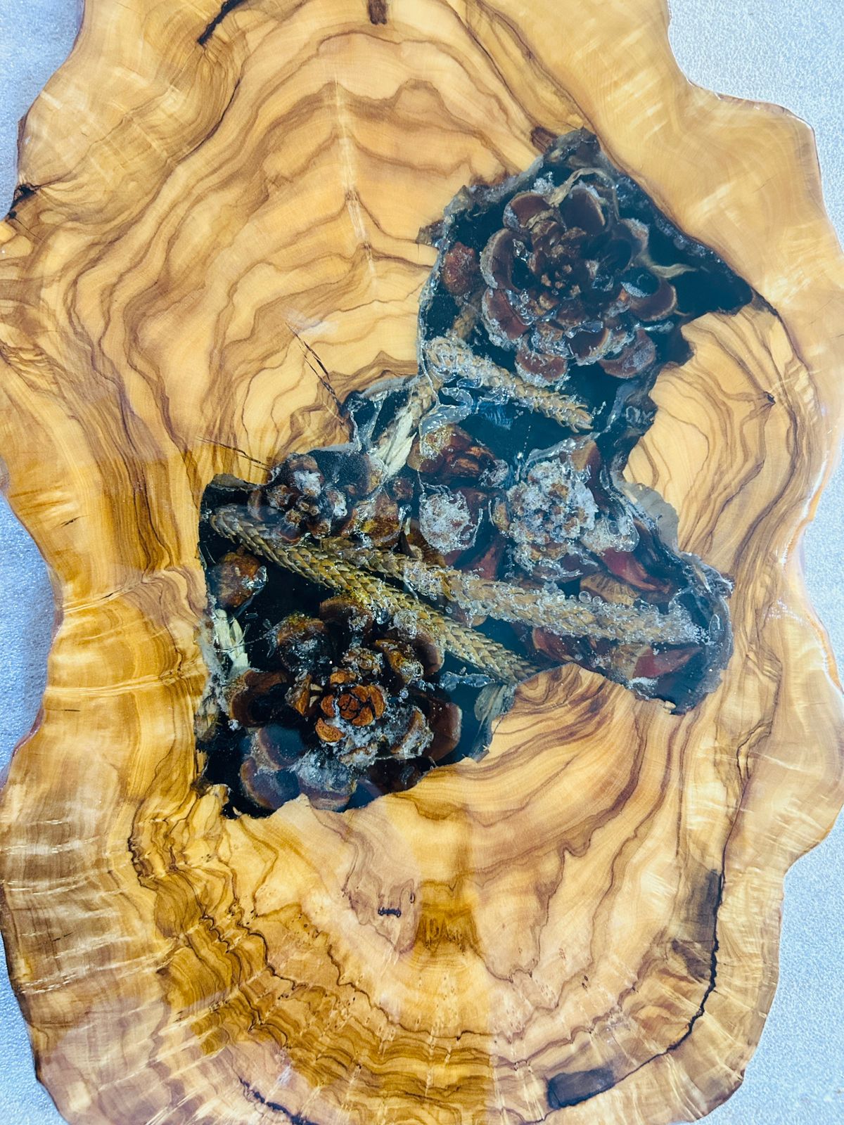 Live Edge Olive Wood Resin Side Table – Pine Cone Black Resin, 20.9 × 12.6 in (One of a Kind, T53) 1qRpIU0Eleq-NVcV7SLxlKJY4MVwlsKl1