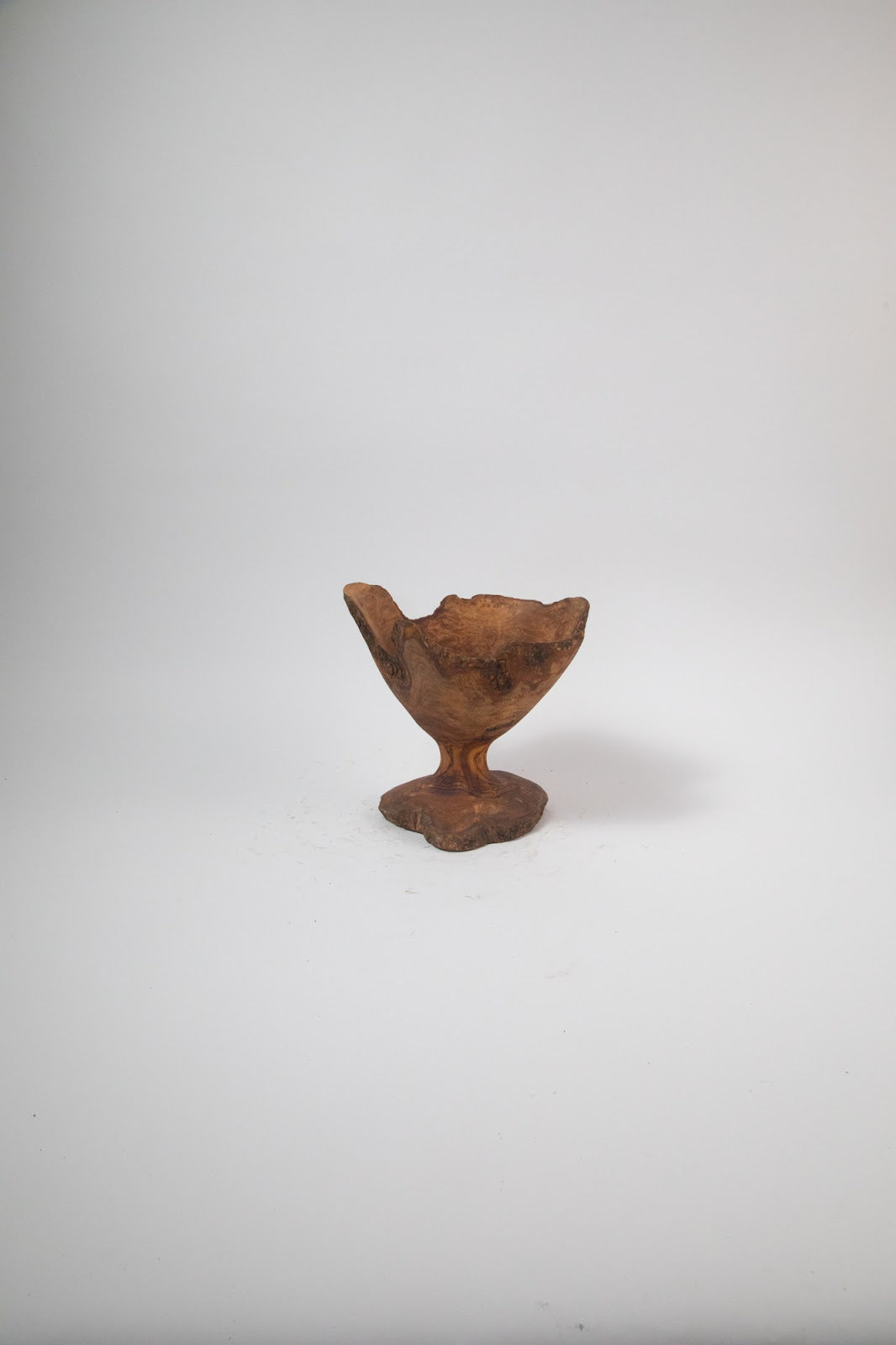 Olive Wood Centerpiece Bowl – Hand-Carved Root Burl Sculpture, 10.6 × 7.9 × 9.8 in (One of a Kind, No. 004) 1s0SaOSlXSwTUzFVXWPw6TCyokhfiR6SB