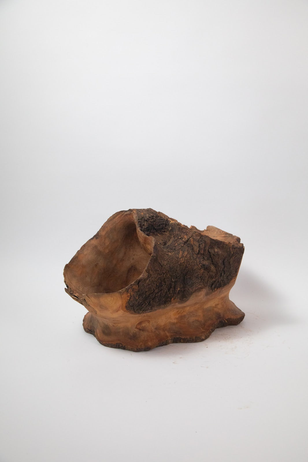 Olive Wood Centerpiece Bowl – Hand-Carved Root Burl Sculpture, 18.5 × 9.1 × 10.6 in (One of a Kind, No. 138) 1svIC7OYhR5GYO7P7lgW9ZX4jXrCC61vt