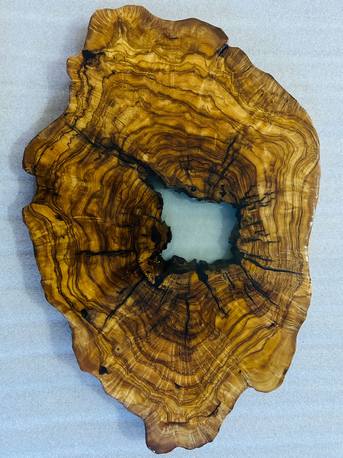 Live Edge Olive Wood Resin Small Coffee Table – White Resin Center, 25.2 × 16.9 in (One of a Kind, T18) 1sy_VZmX19n015SY5-jJNRto47mRy_u38