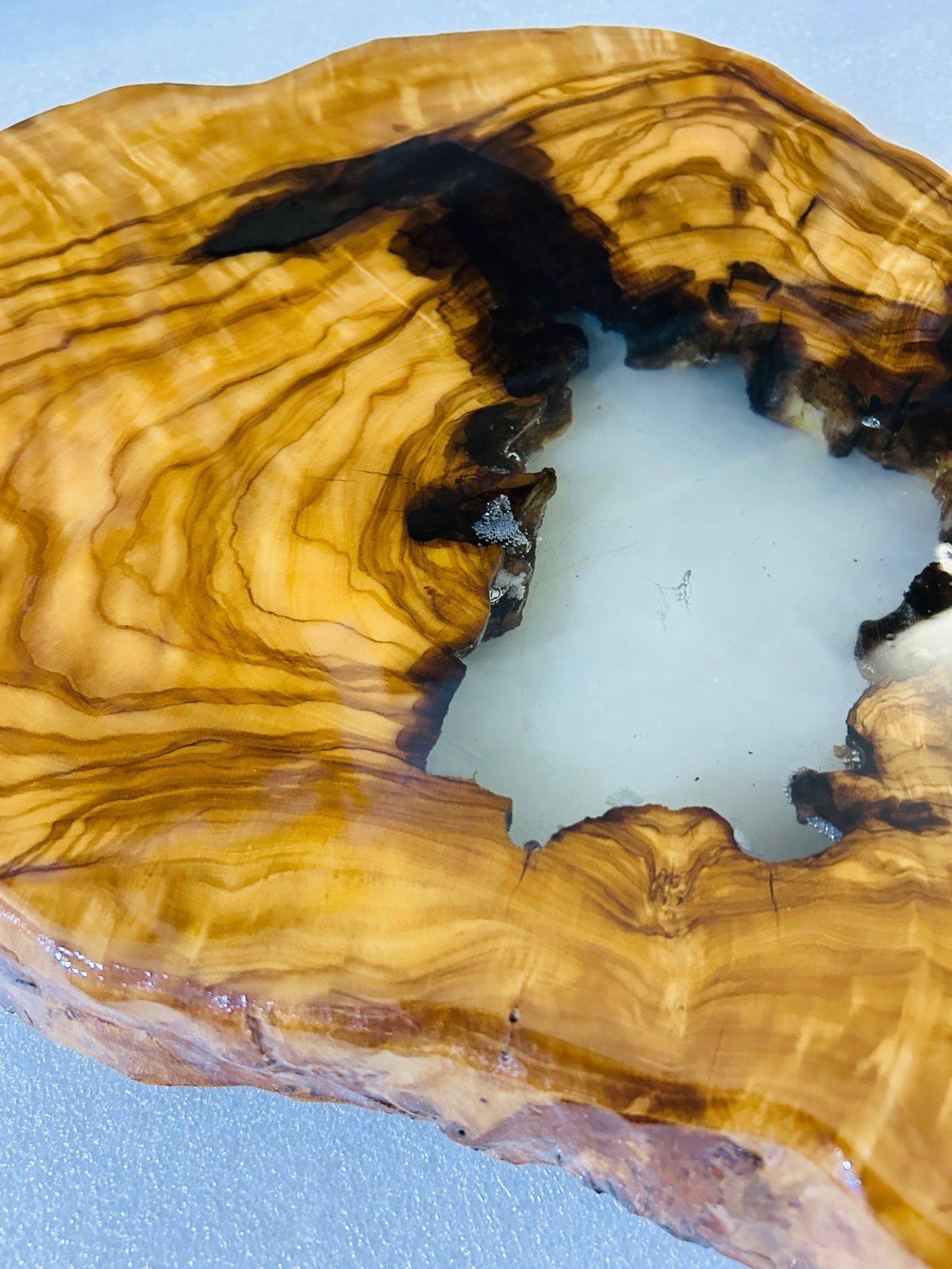 Live Edge Olive Wood Resin Side Table – White Black Resin Center, 22 × 13.4 in (One of a Kind, T32) 1uQDjtxrKhla-DPByc739PRhbK9HeJjPp
