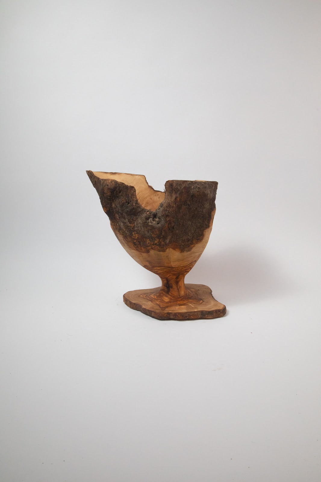Olive Wood Centerpiece Bowl – Hand-Carved Root Burl Sculpture, 15.4 × 8.7 × 14.2 in (One of a Kind, No. 129) 1vAlPjyTALp5lvzECeWRa0ybQhijgNt86