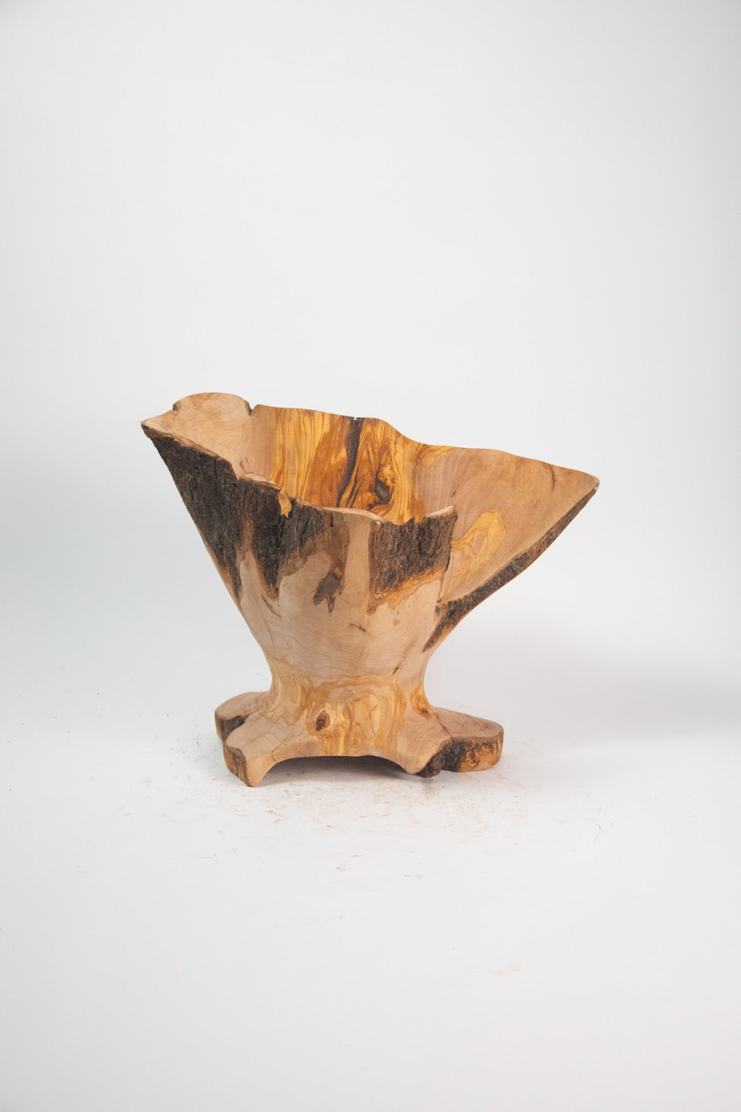 Olive Wood Centerpiece Bowl – Hand-Carved Root Burl Sculpture, 17.7 × 10.6 × 14.2 in (One of a Kind, No. 113) 1x5dbx68AQDoyH9AHSD4UETJNn2390Fze