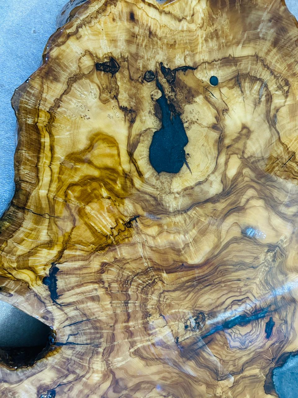 Live Edge Olive Wood Resin Side Table – Blue Resin Pools, 24.8 × 17.3 in (One of a Kind, T62) 1xjM6yQ1yp4S0WHgM9OhLSk1Fjk2i4msU