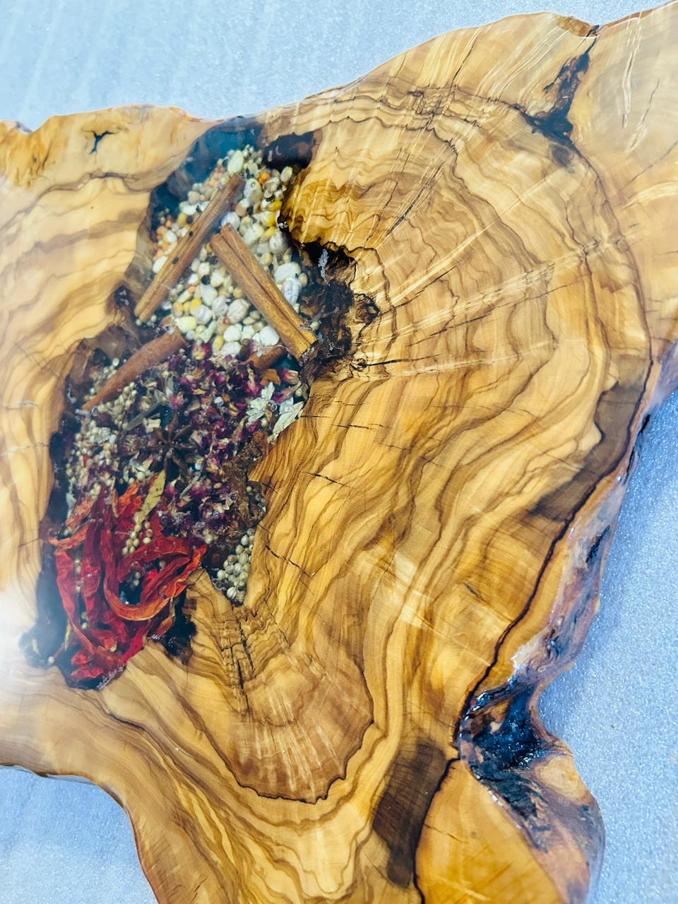 Live Edge Olive Wood Resin Side Table – Red Chili Spice Resin, 18.5 × 15.4 in (One of a Kind, T82) 1yVhhIo4nd-valK9NONuqCqUu-3zq0-C4