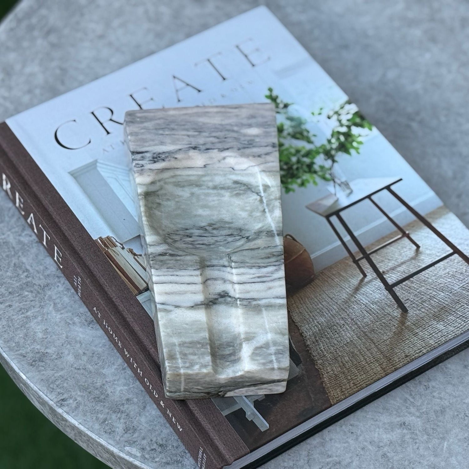 Marble Triangle Ashtray – Modern Sculptural Design