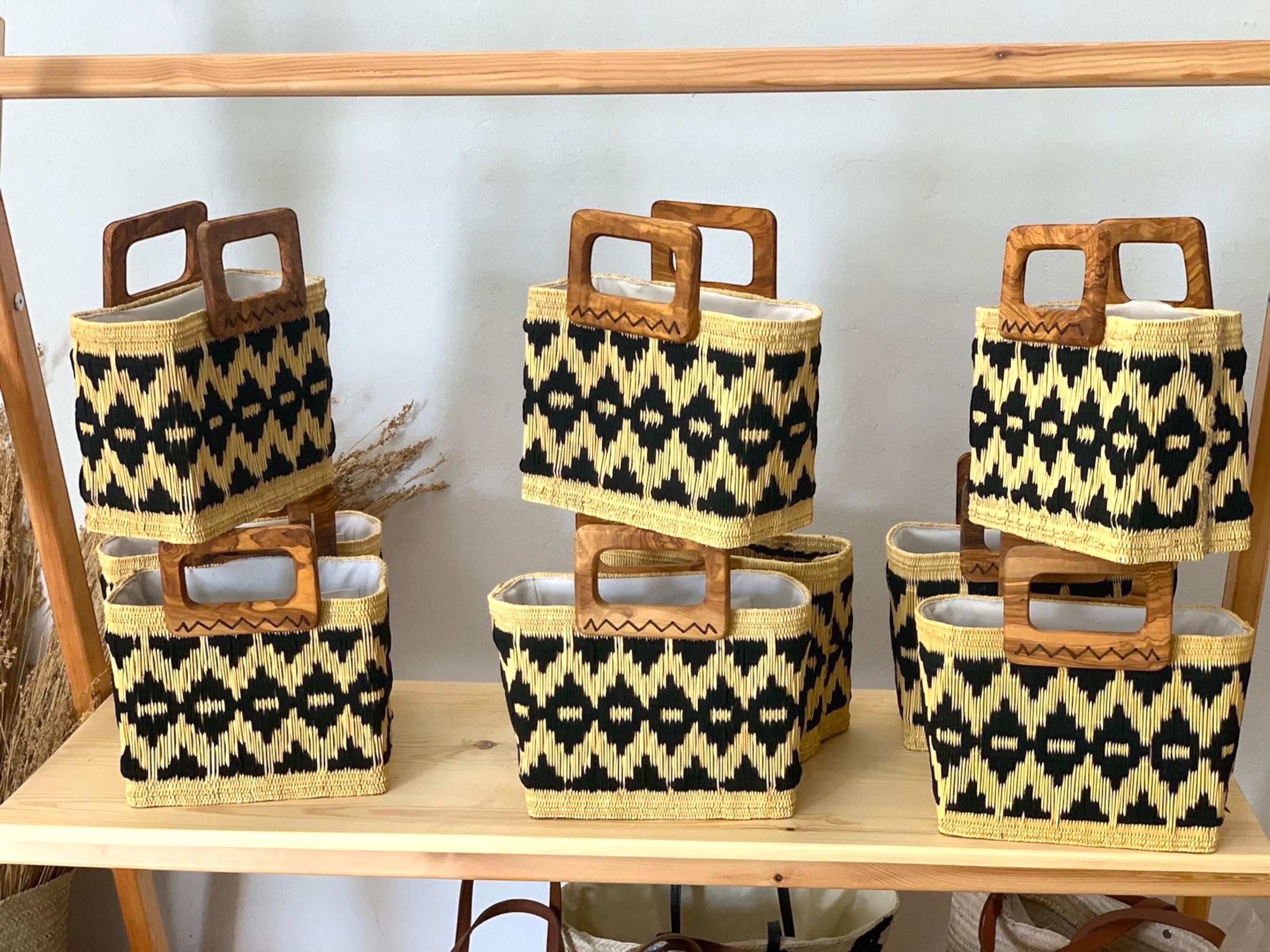 Handwoven Rush Straw Tote Bag: Olive Wood Handles, Elegant Beach Bag