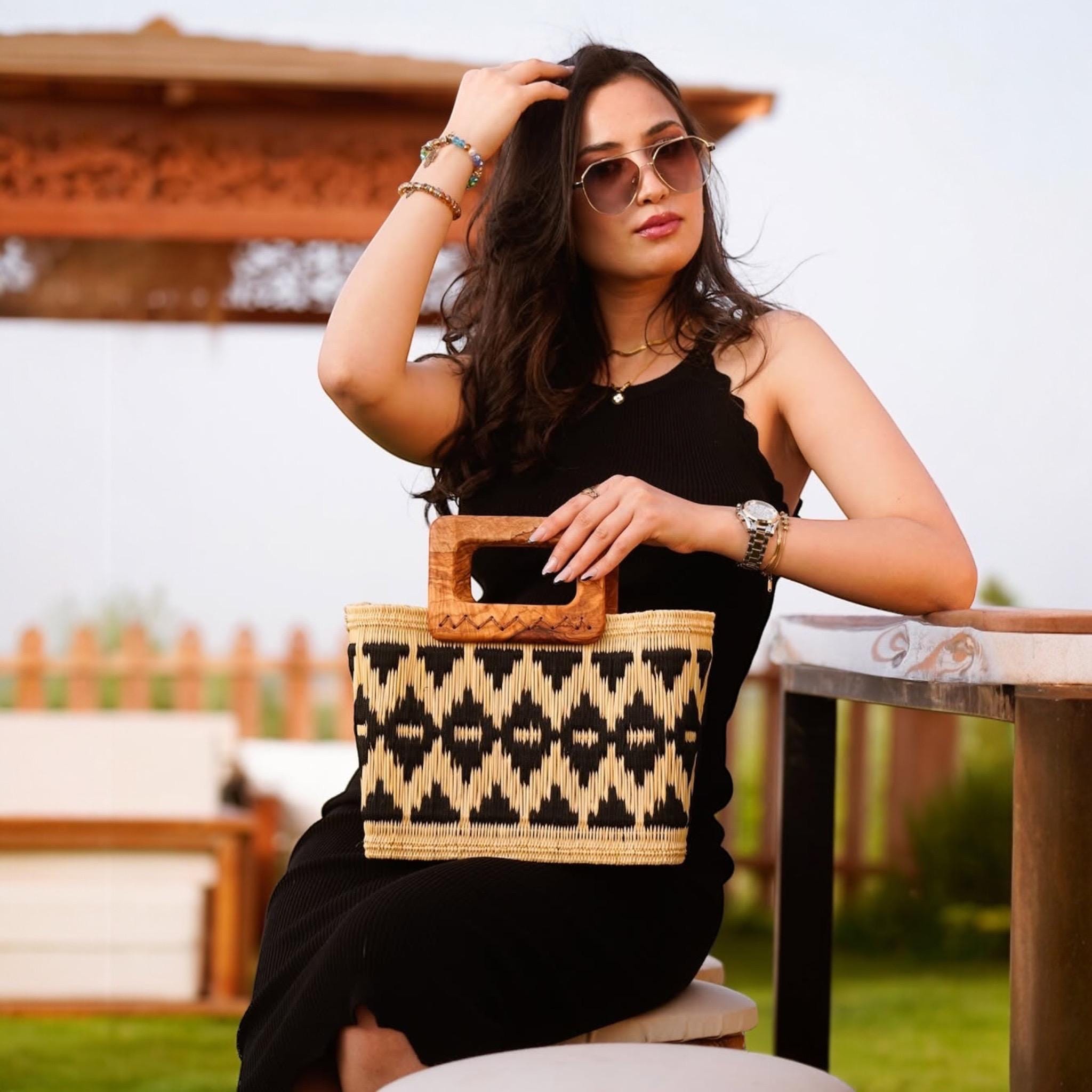 Handwoven Rush Straw Tote Bag: Olive Wood Handles, Elegant Beach Bag