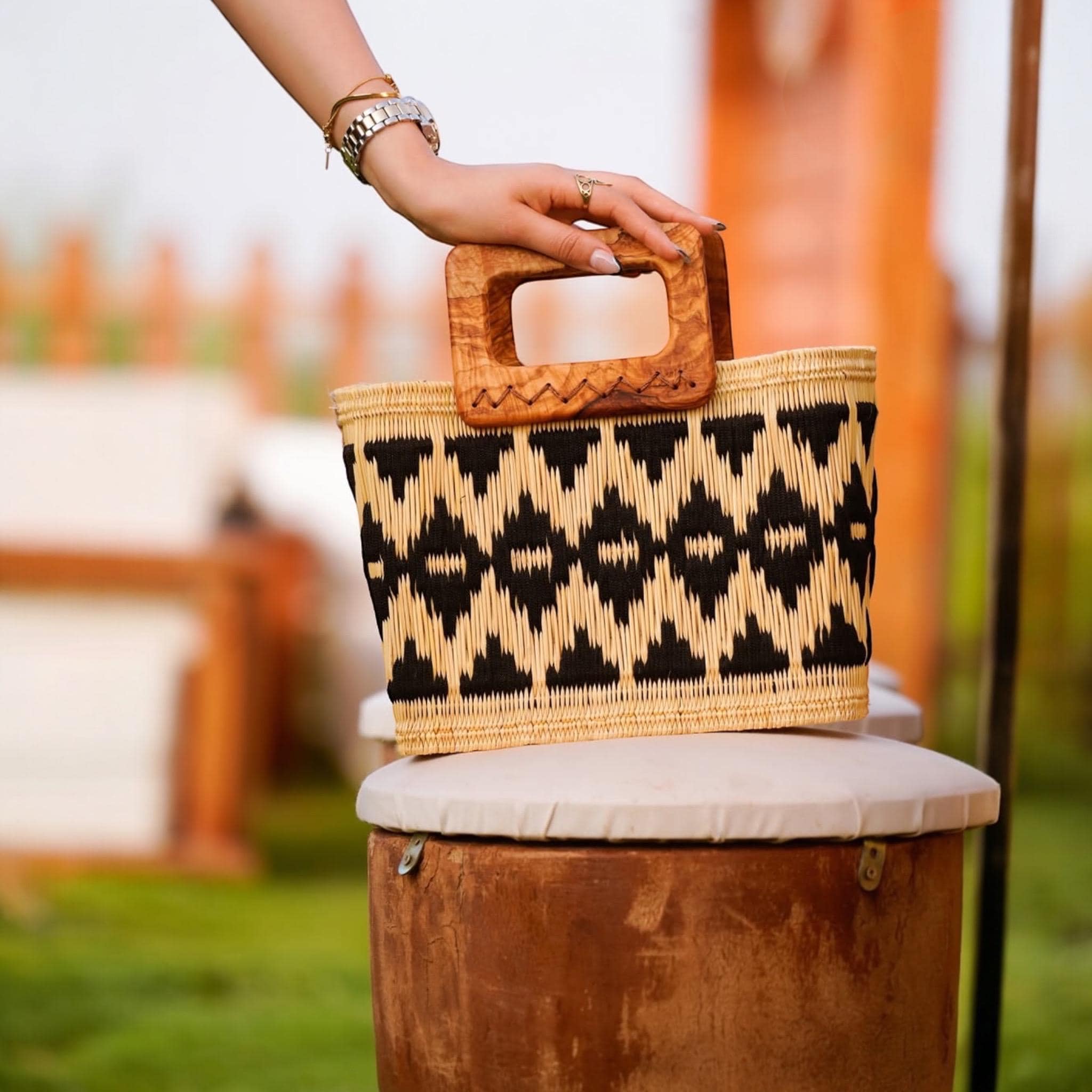 Handwoven Rush Straw Tote Bag: Olive Wood Handles, Elegant Beach Bag
